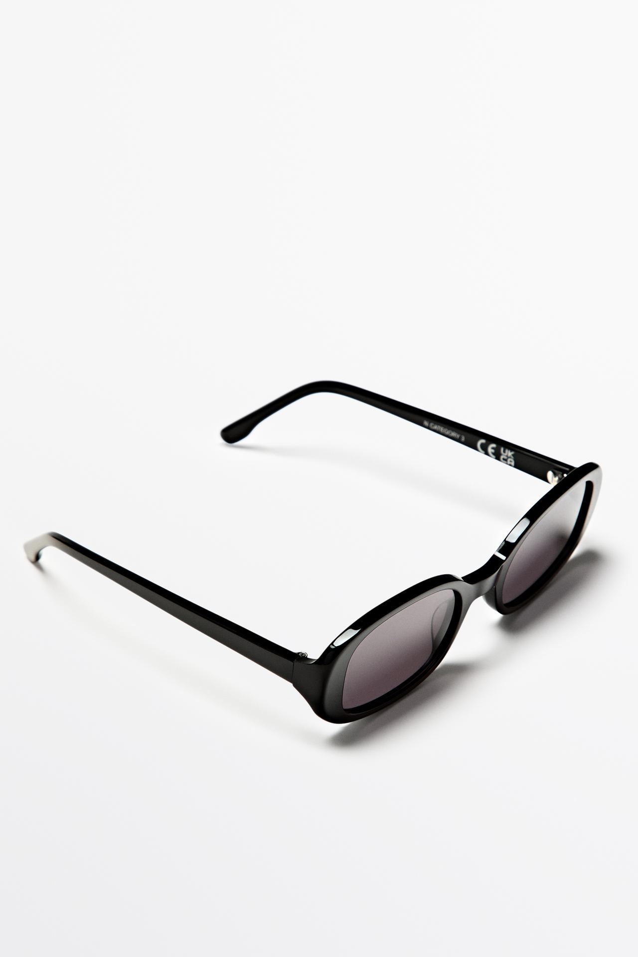 90s-style rounded sunglasses — BLACK