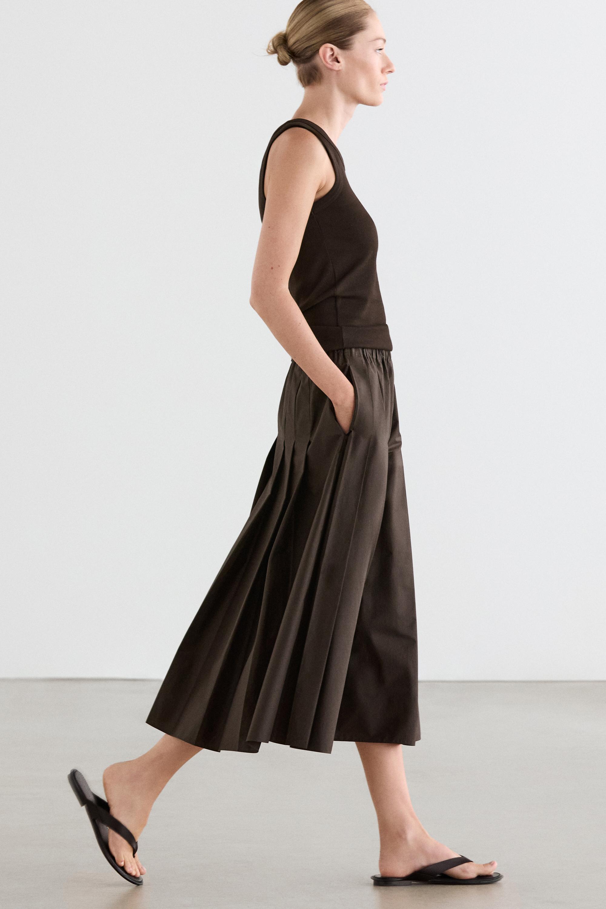 Box pleat technical fabric midi skirt