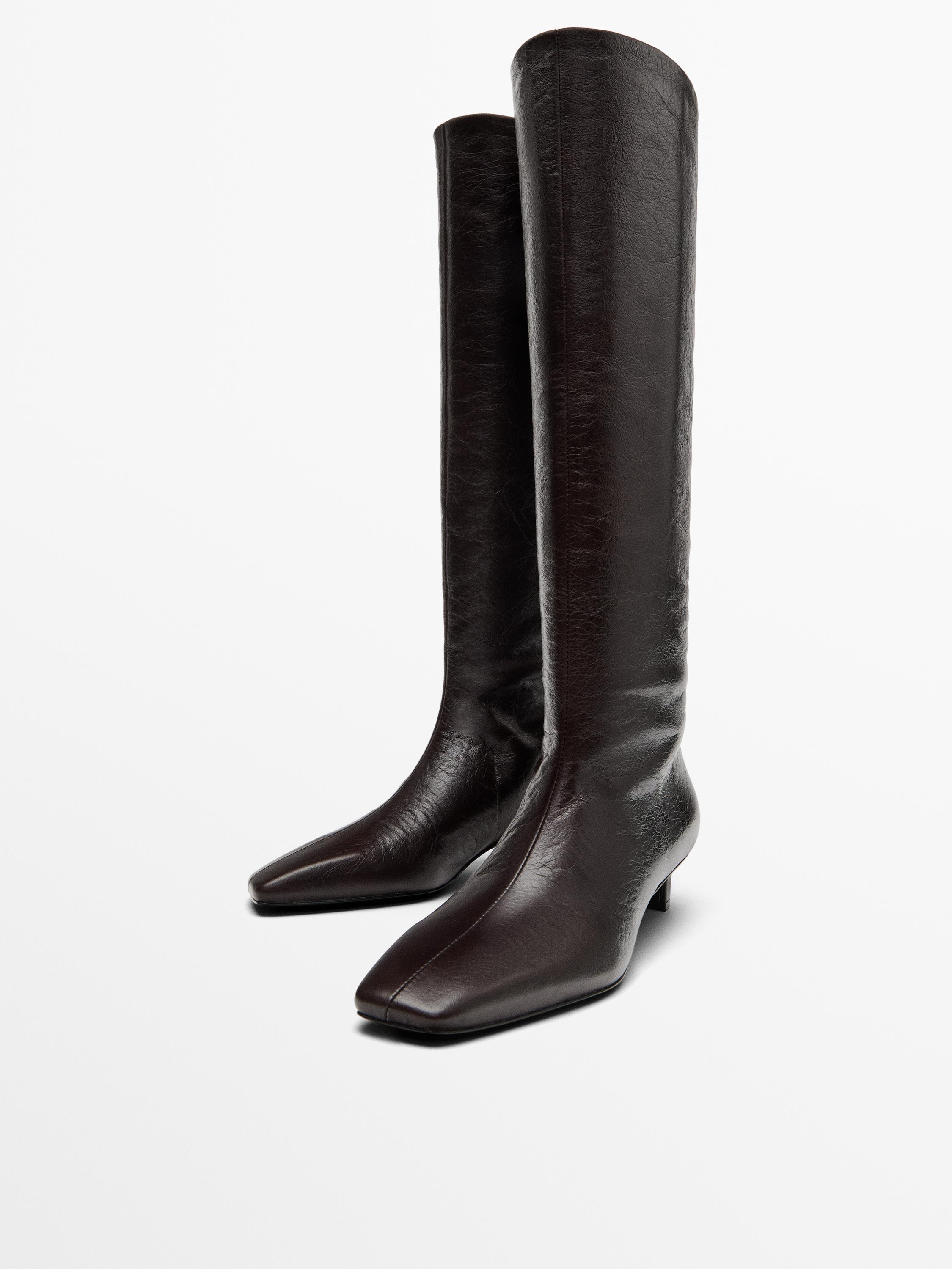 Leather boots with square vamp