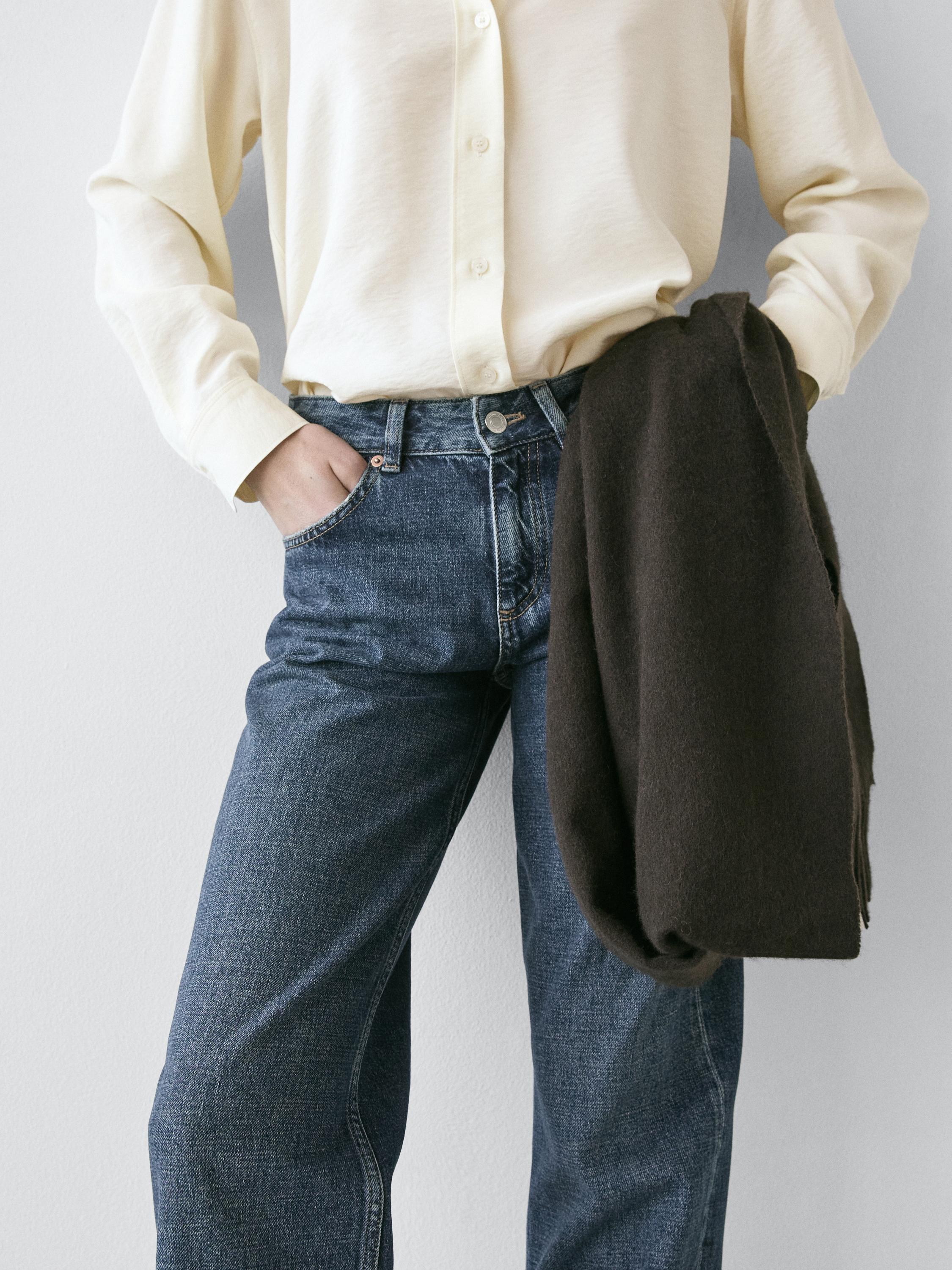 Low-waist straight-leg jeans with turn-up