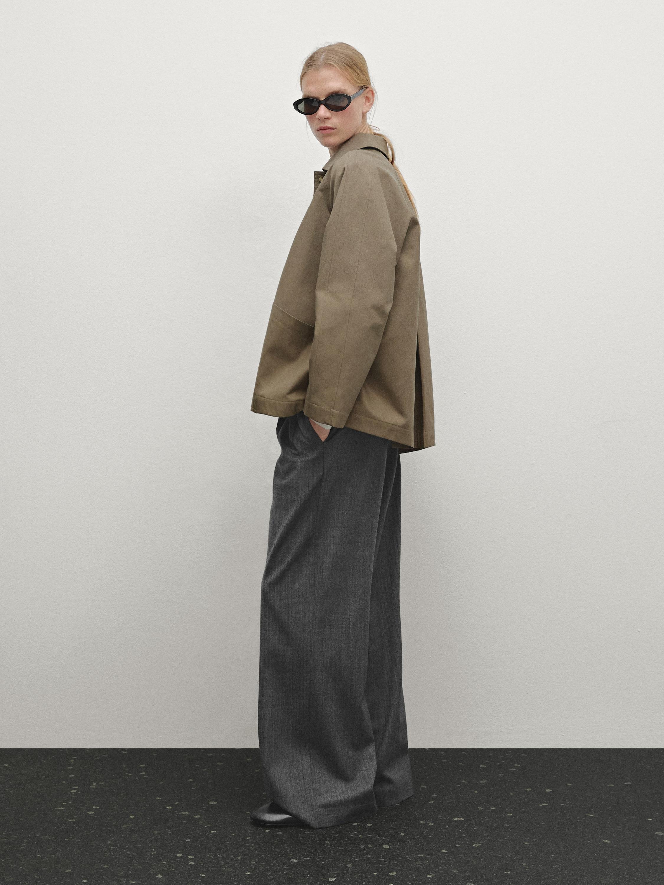Water-repellent jacket with pockets