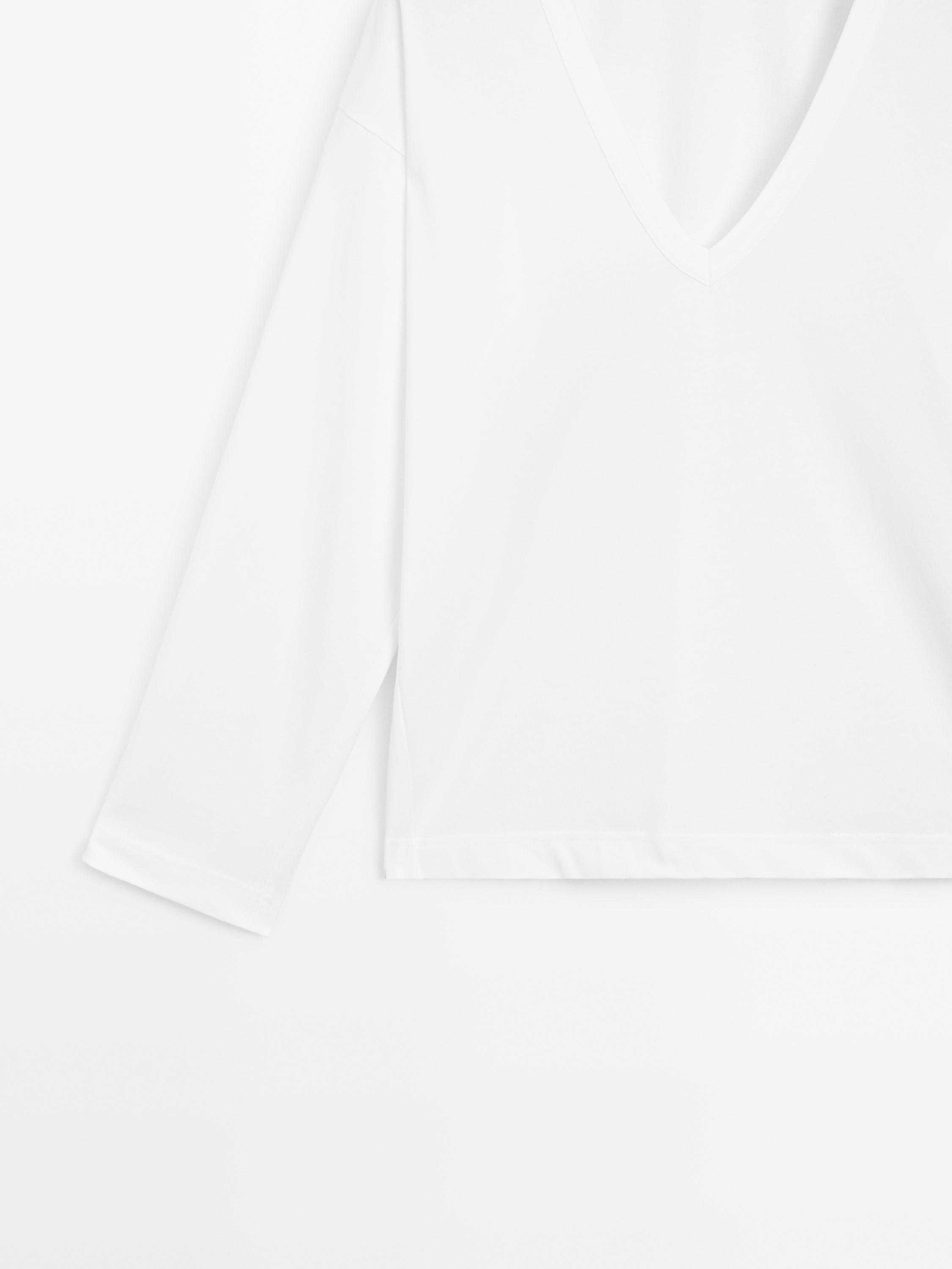 Oversize V-neck T-shirt
