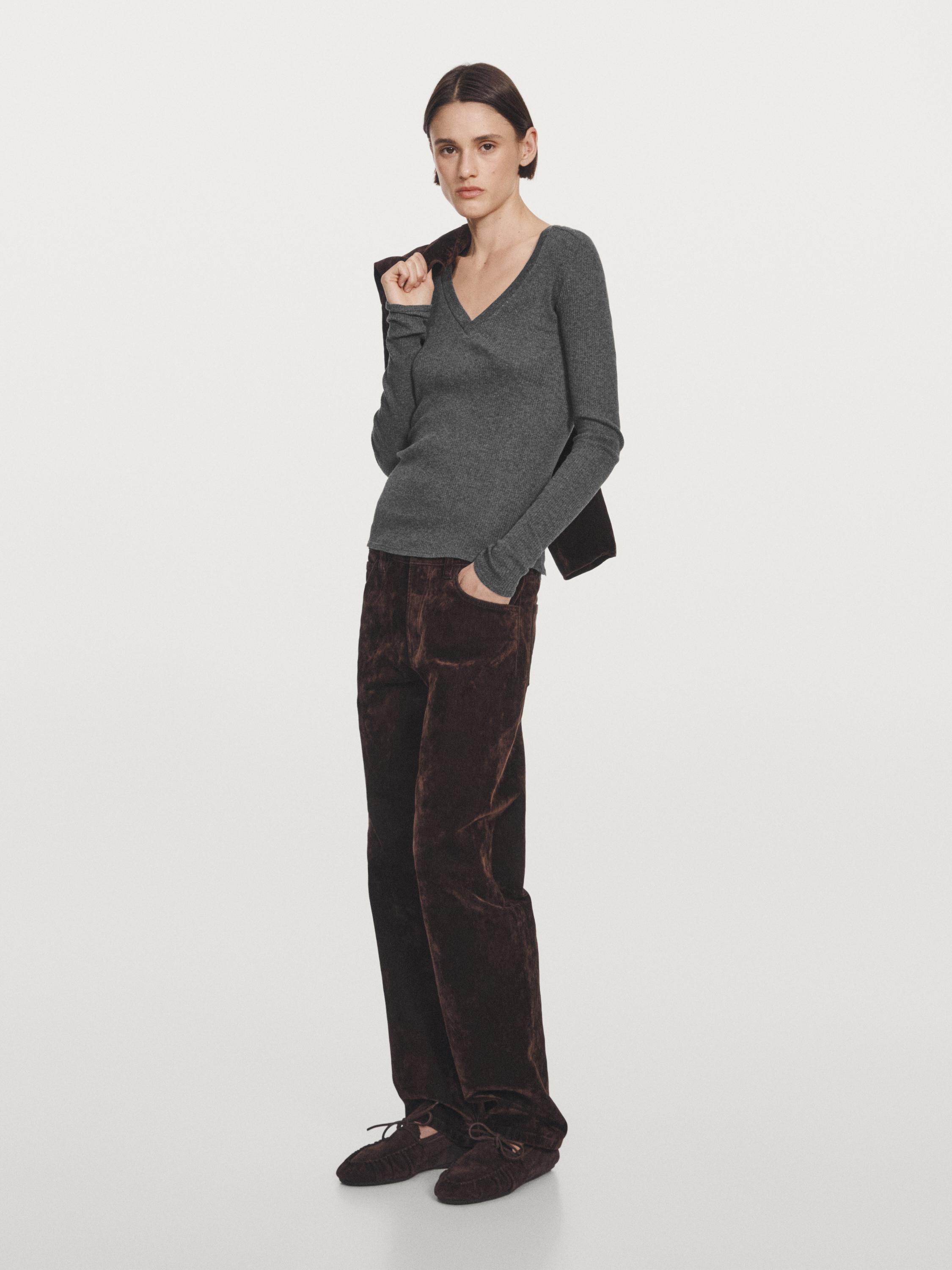 Ribbed V-neck T-shirt with long sleeves