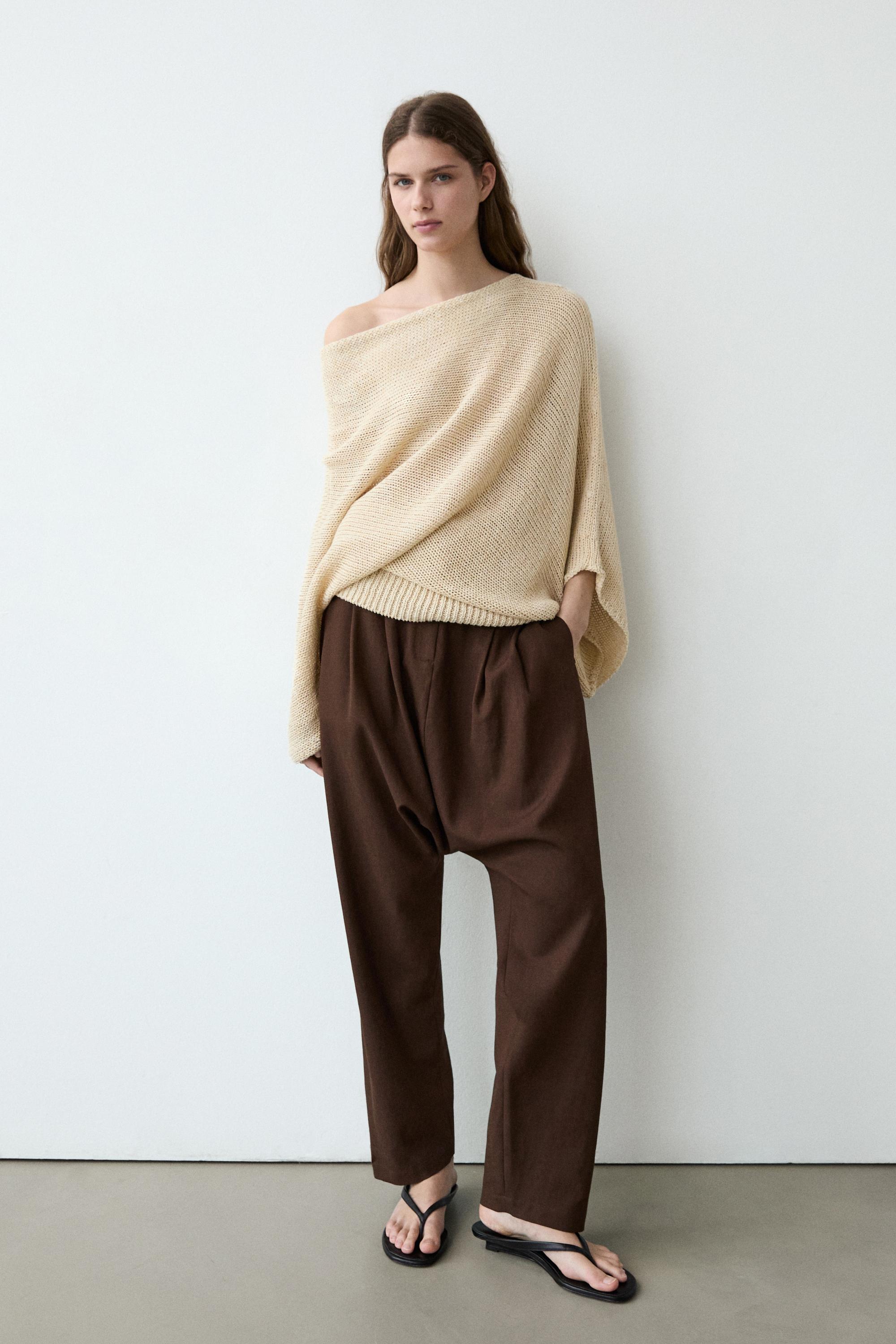 Baggy trousers with pleated details — BROWN