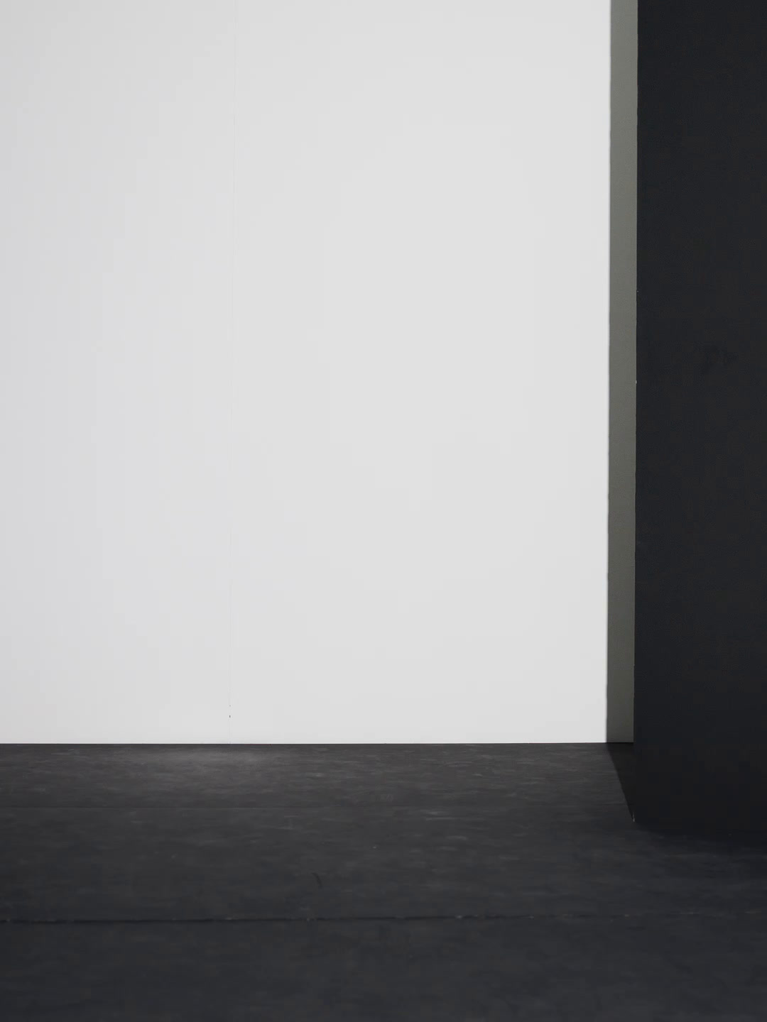 Midi sukňa s detailom v páse