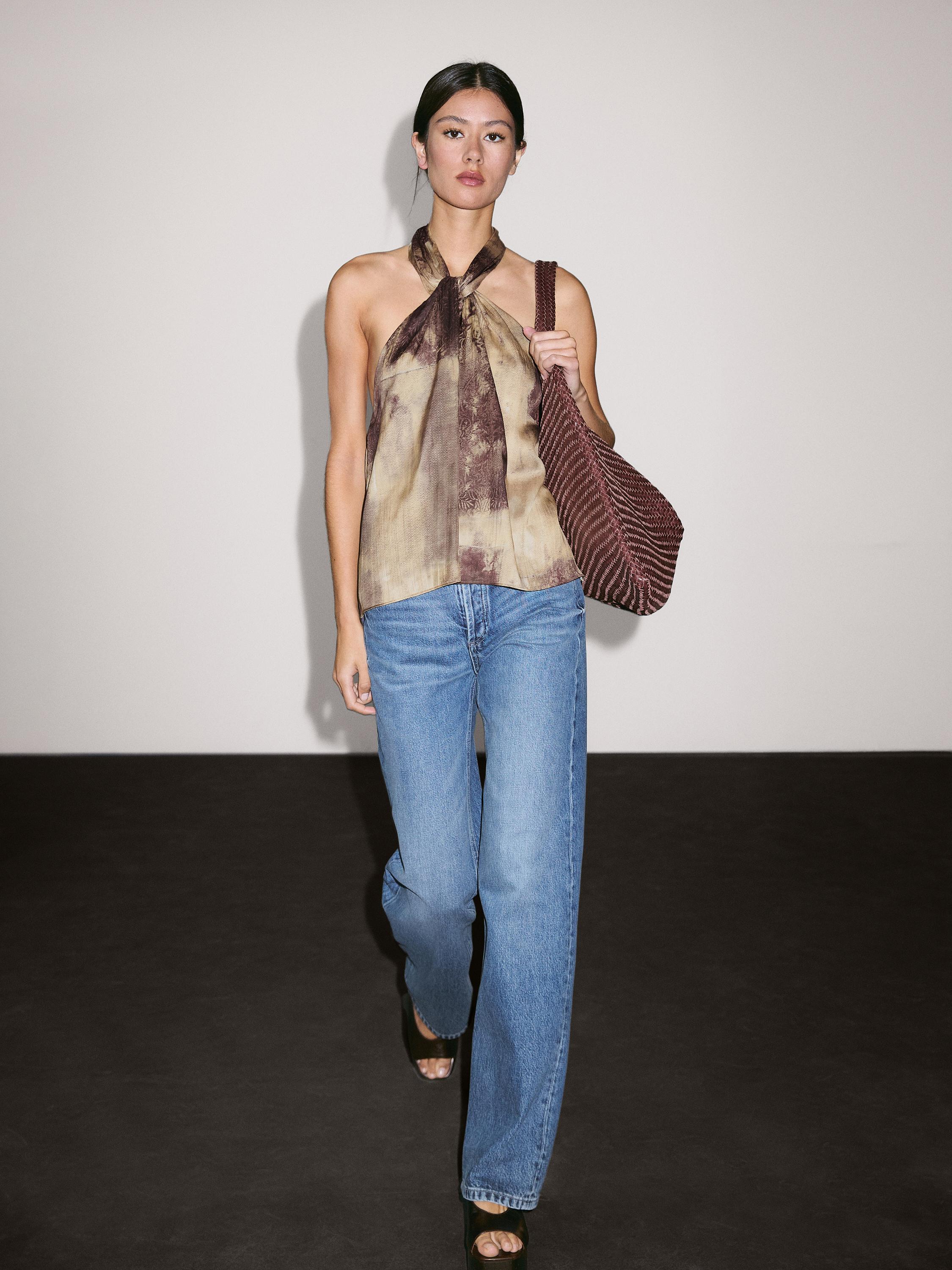 Топ из атласа с принтом