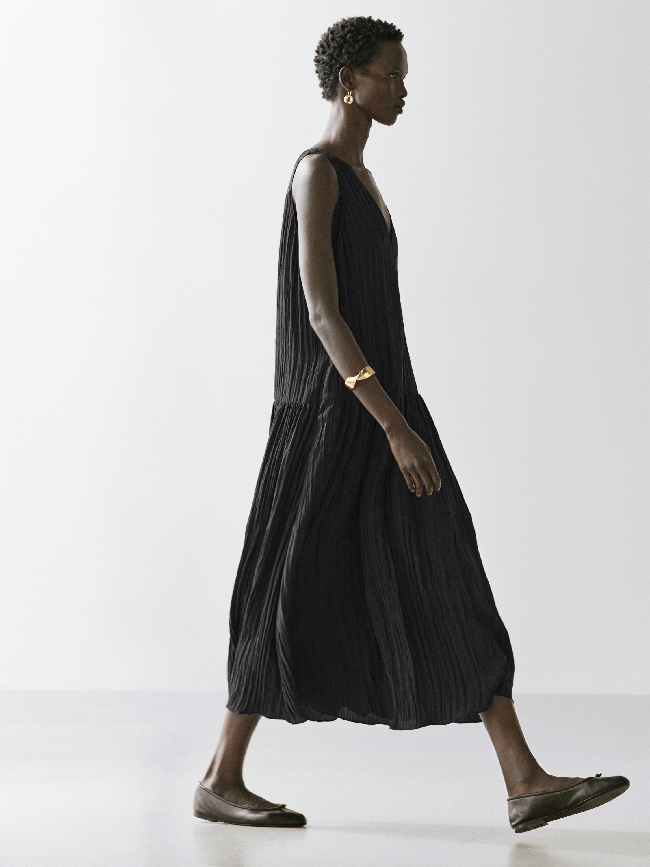 Flowing pleated midi dress  Black  Dress | Massimo Dutti