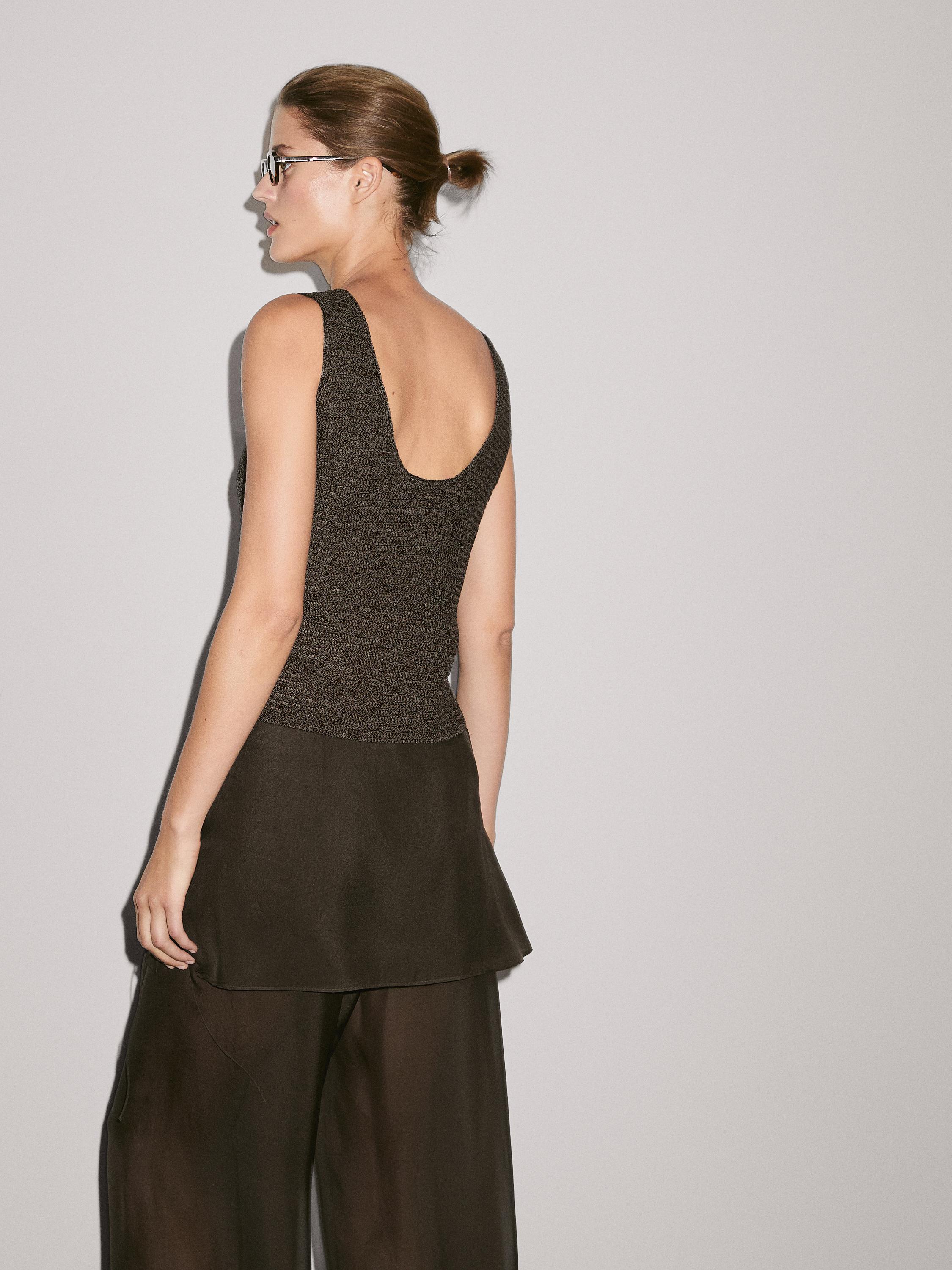 Cotton blend knit top with round neckline