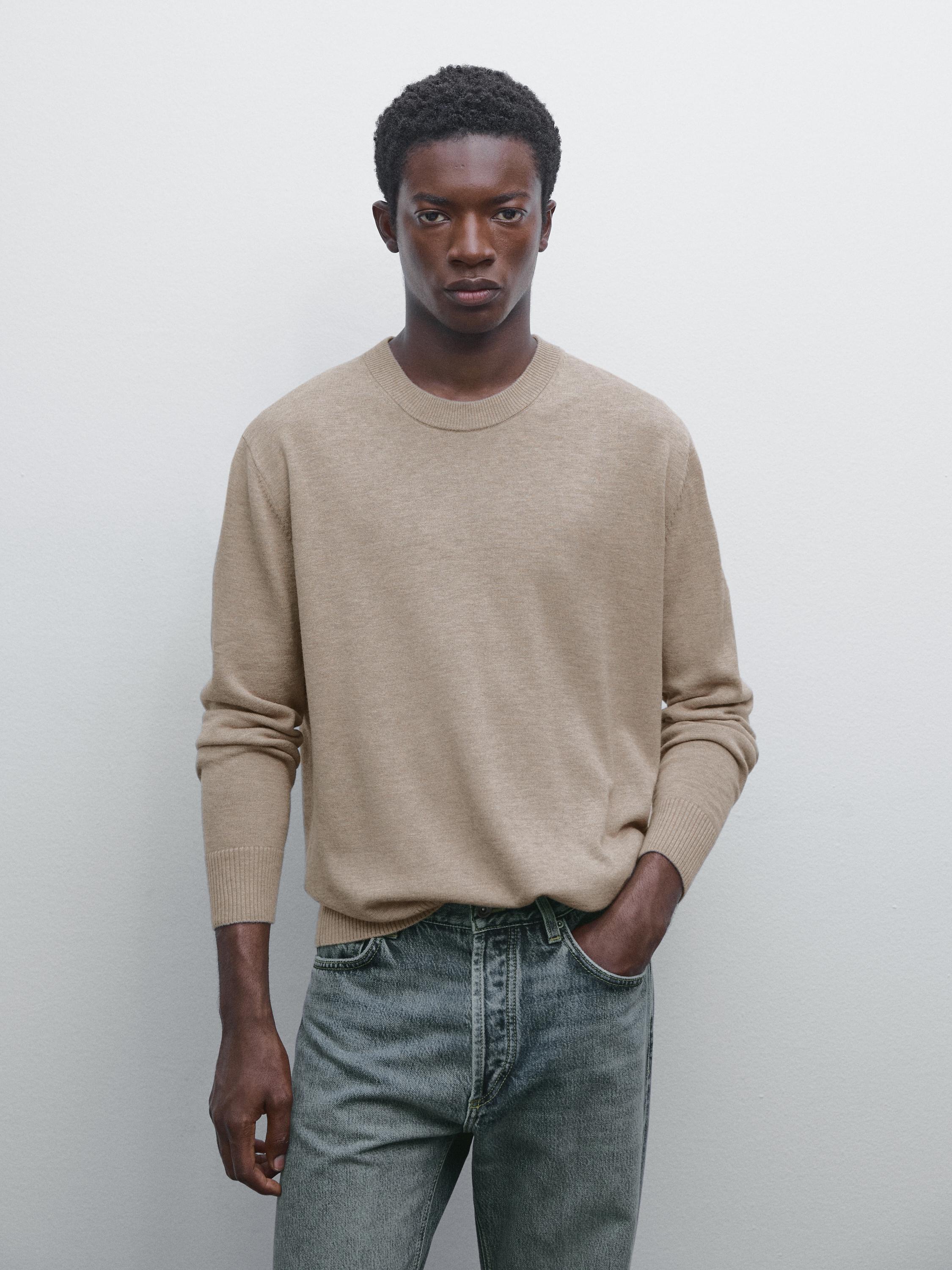 Crew neck knit sweater