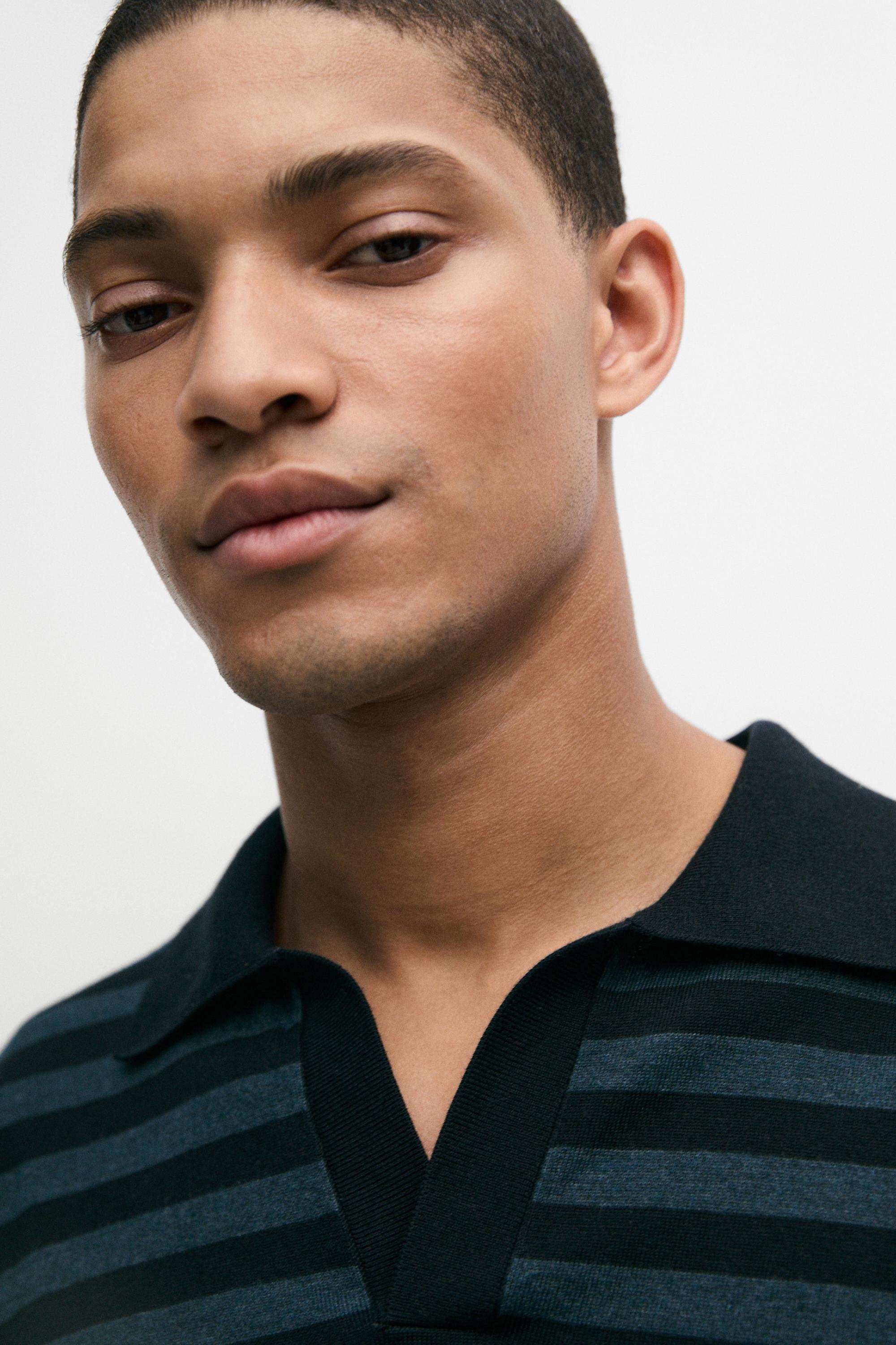 Contrast striped knit polo sweater — INDIGO