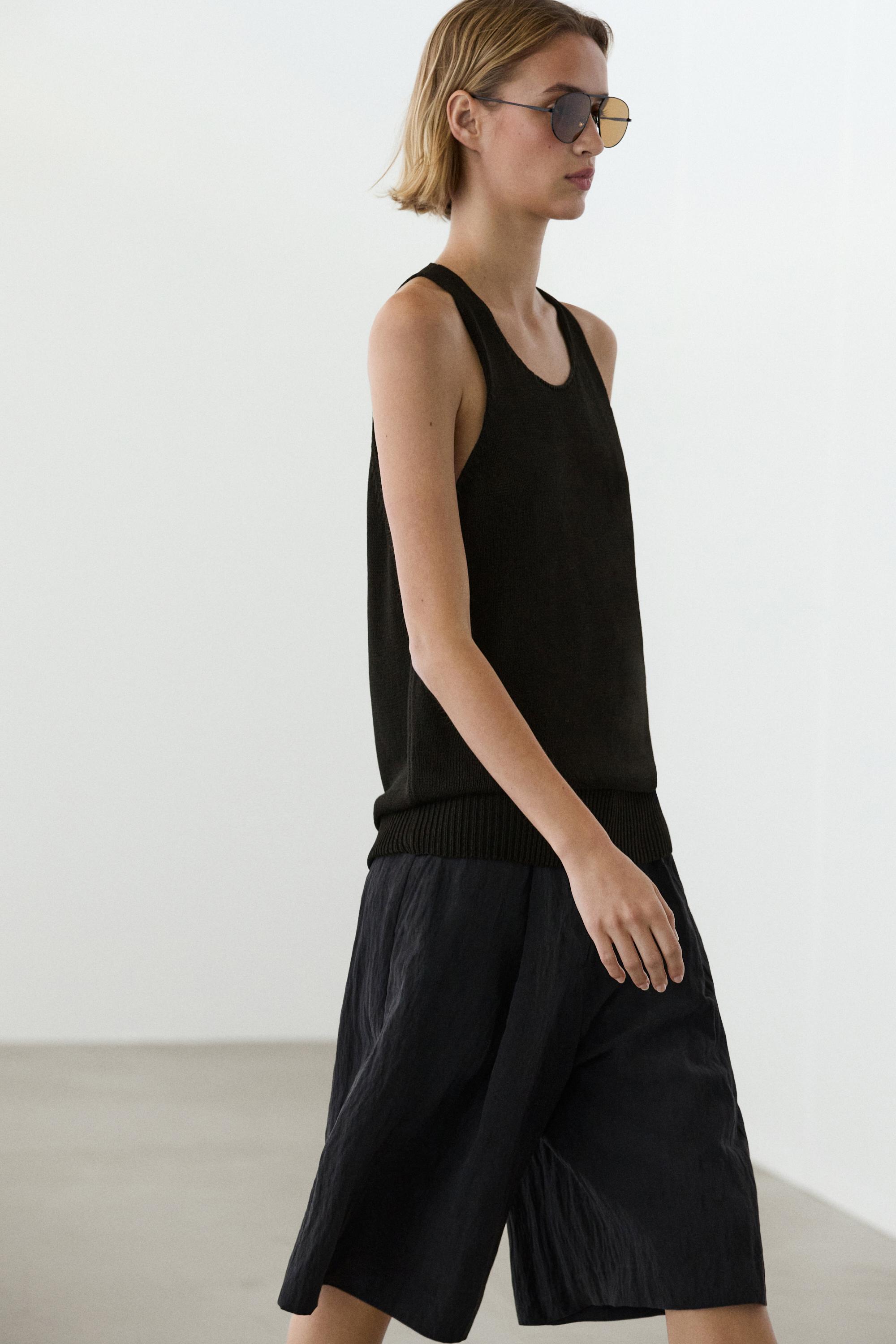 Sleeveless knit halter top — BLACK