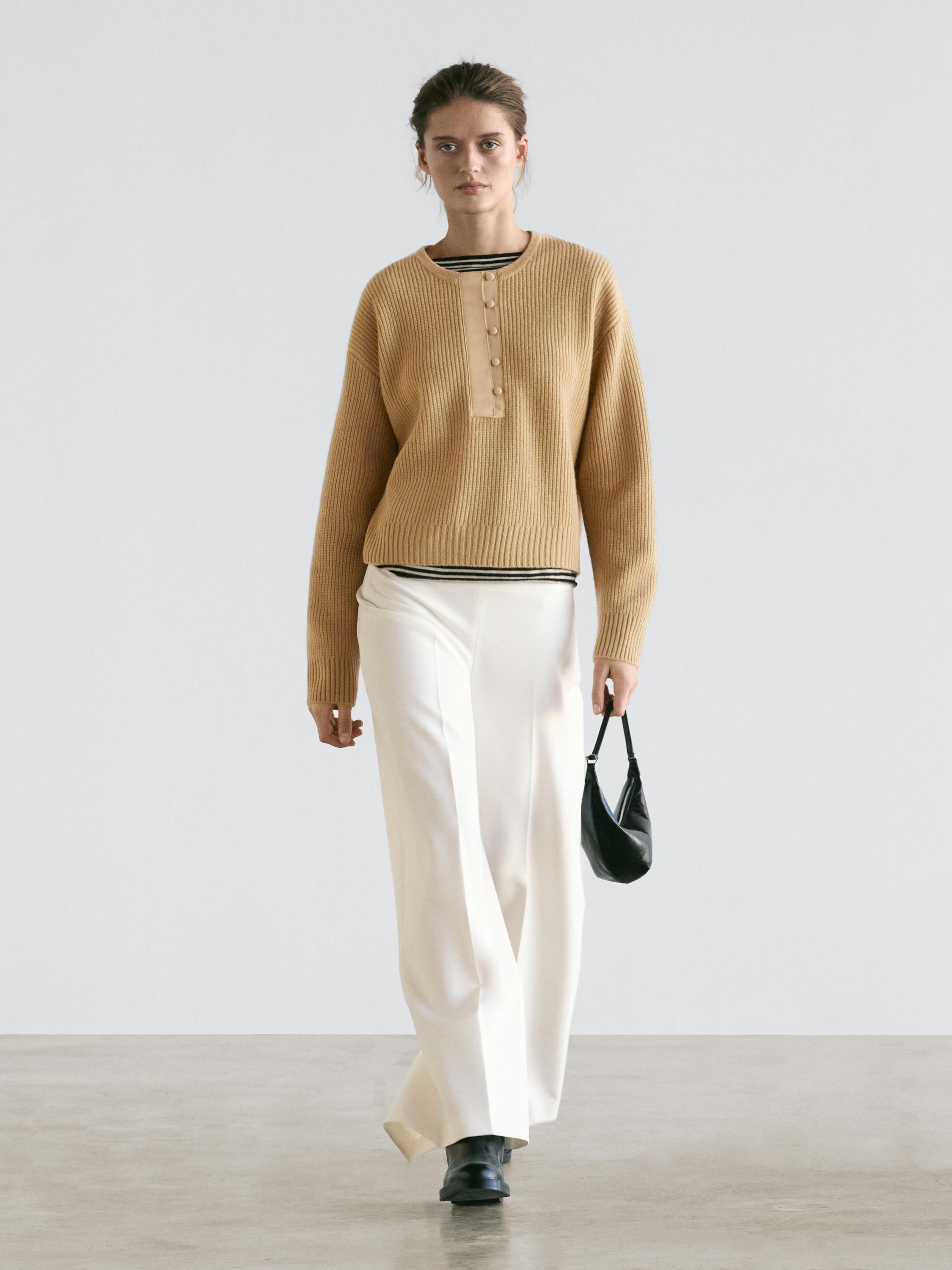 Wide-leg voluminous trousers