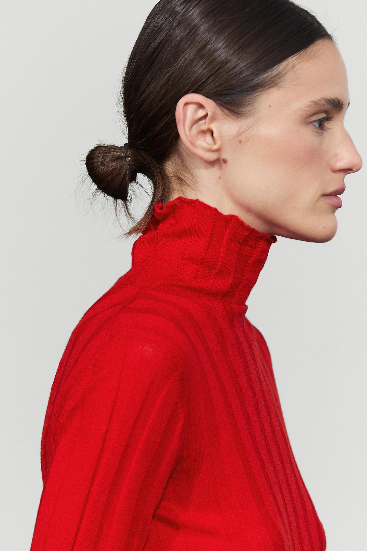 Ribbed high neck knit sweater — RED