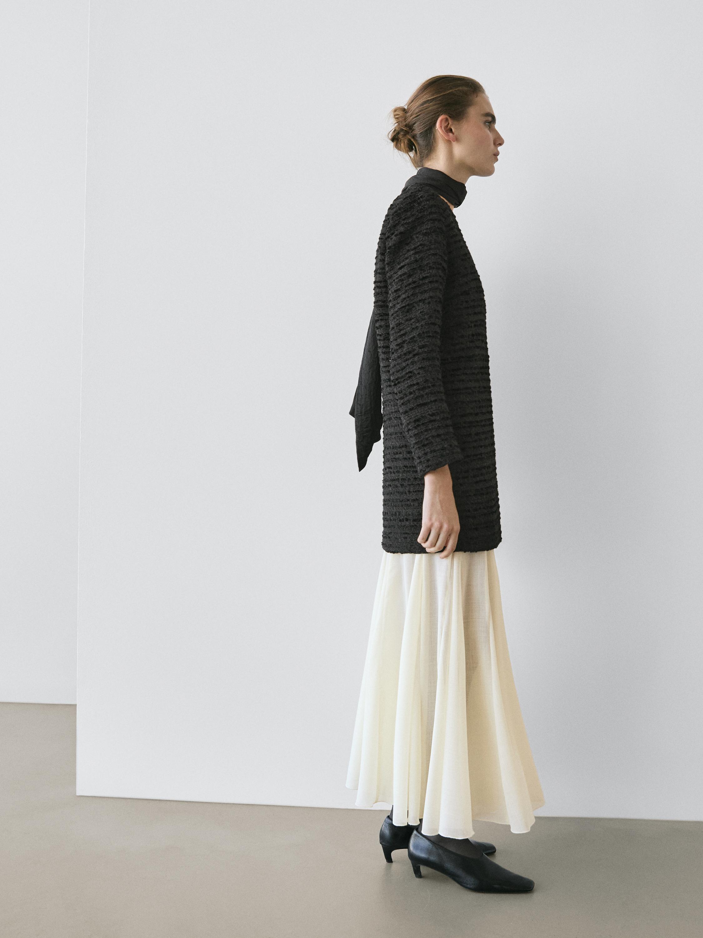 Short V-neckline dress with tie detail - STUDIO — BLACK