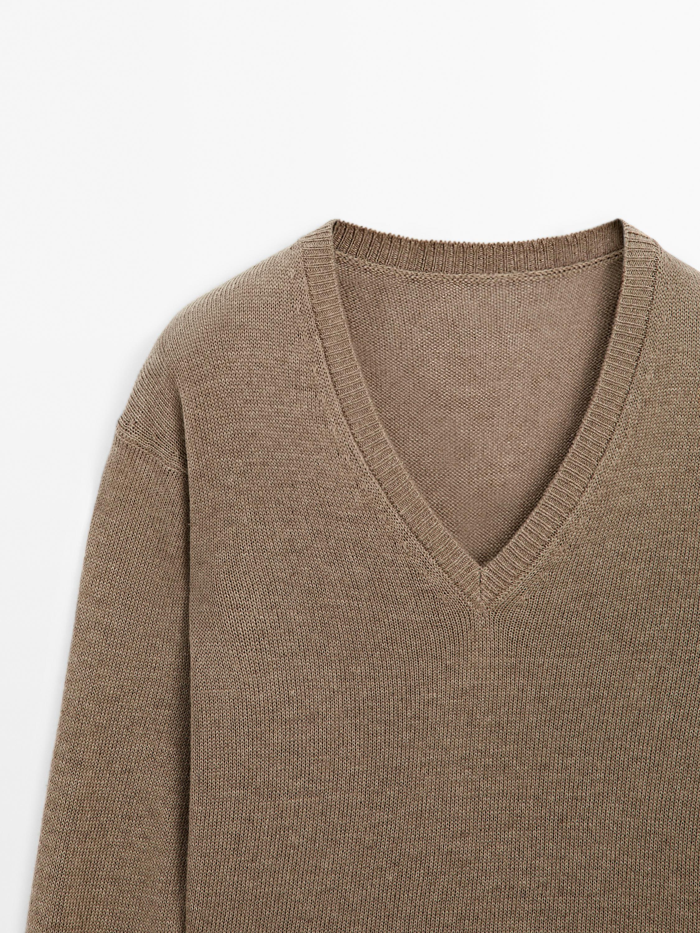 Long sleeve V-neck knit sweater