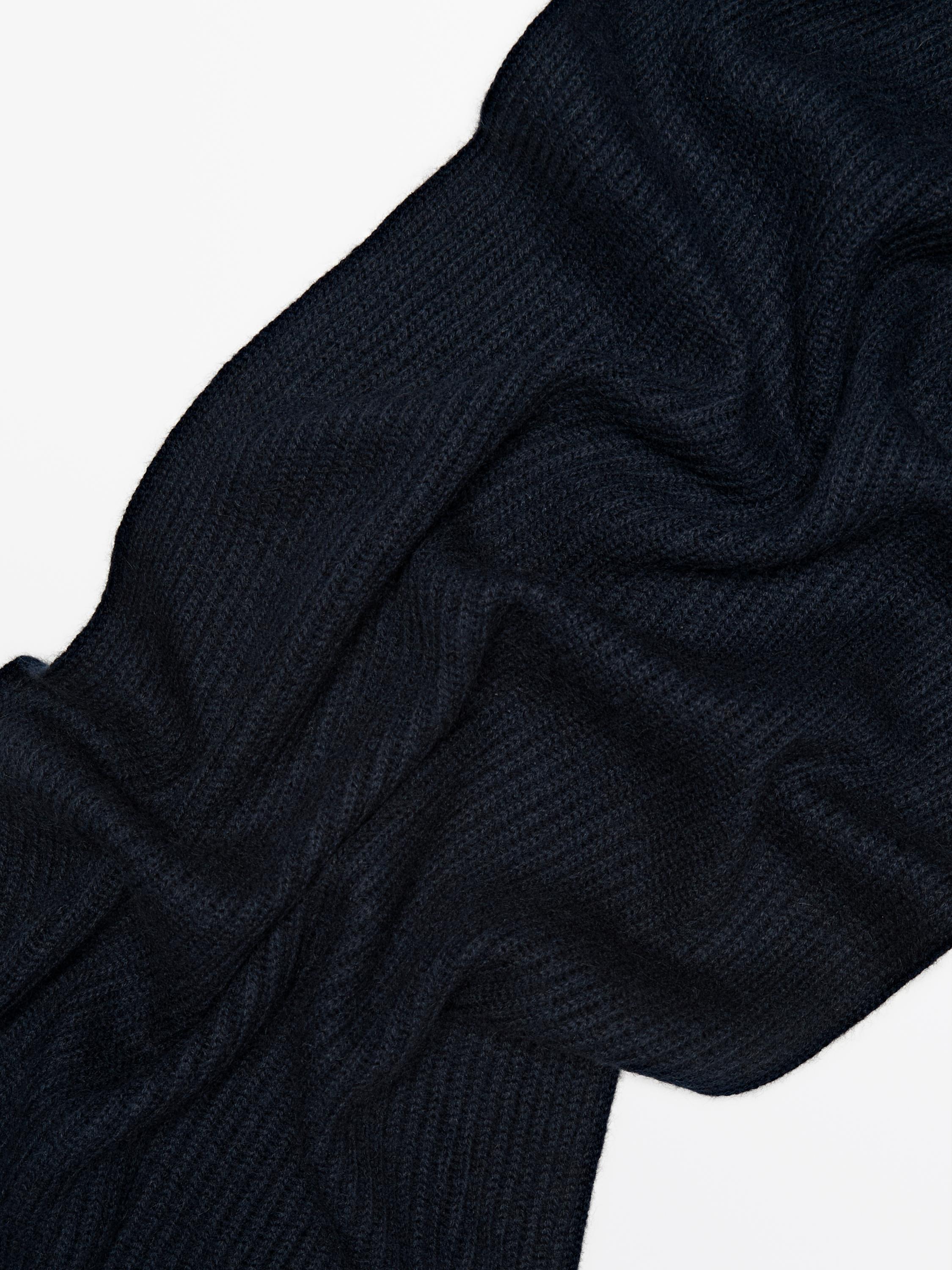 Ribbed 100% cashmere scarf