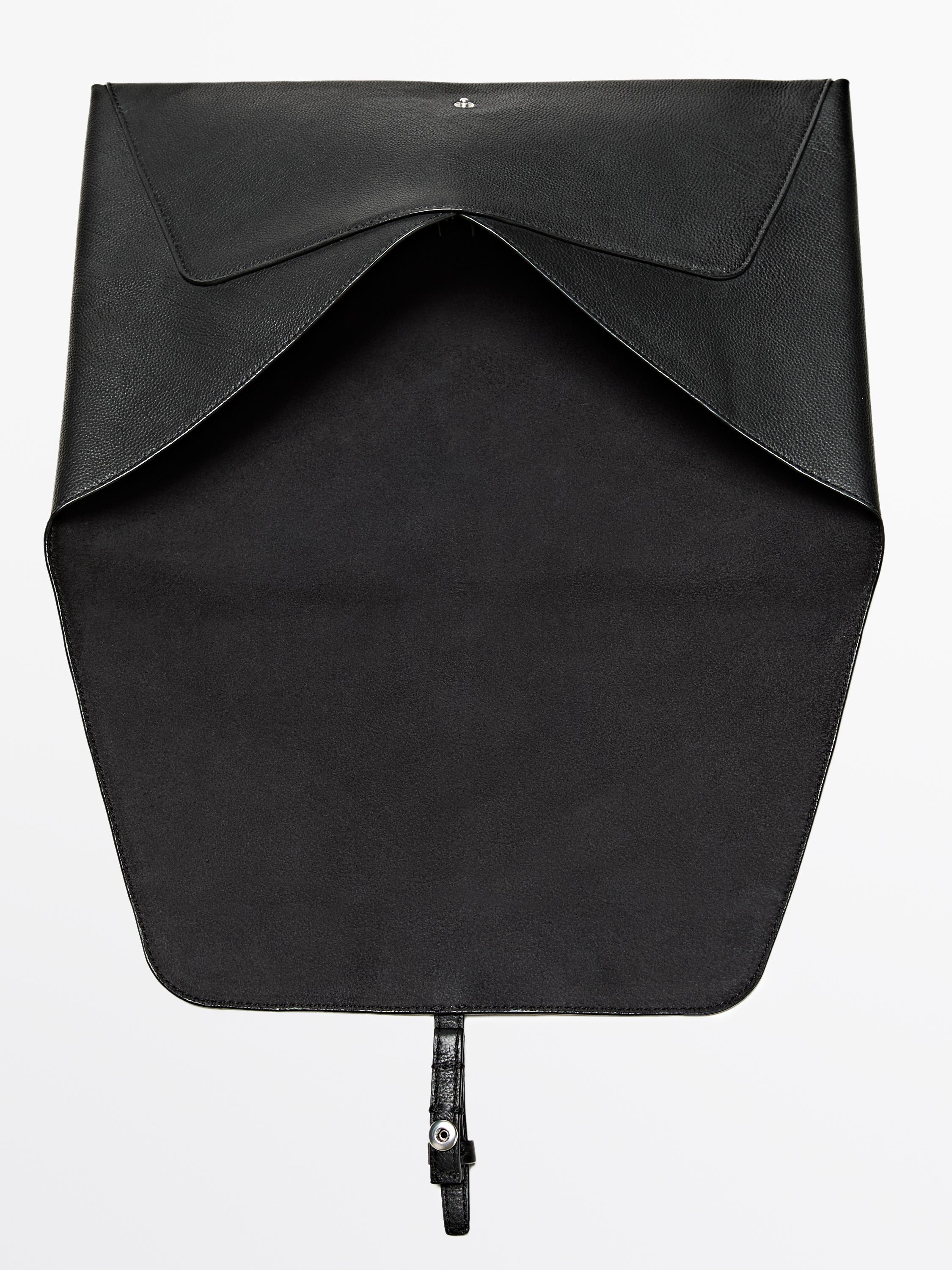 Cowhide leather laptop case with nappa finish — BLACK