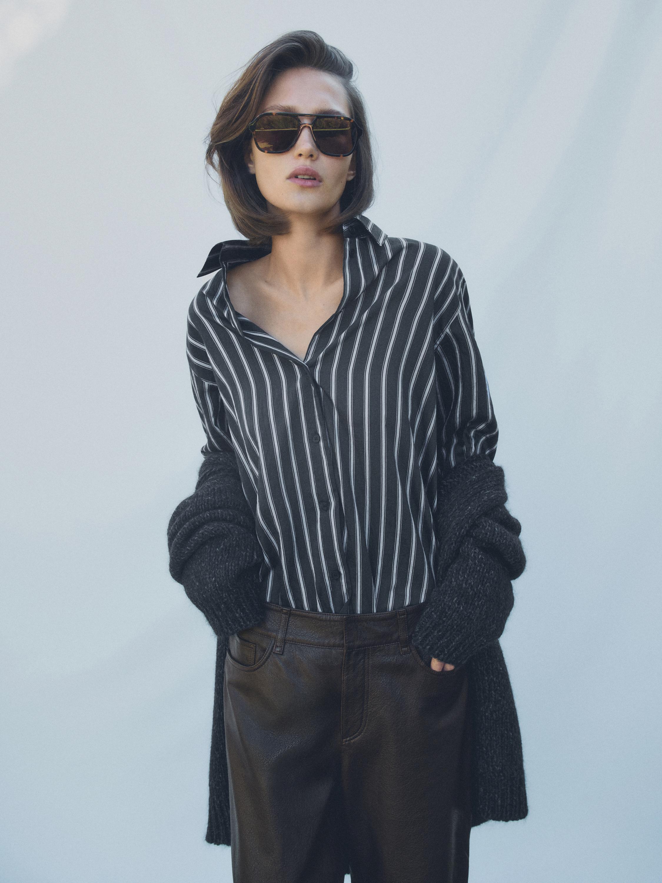 Striped loose-fitting shirt
