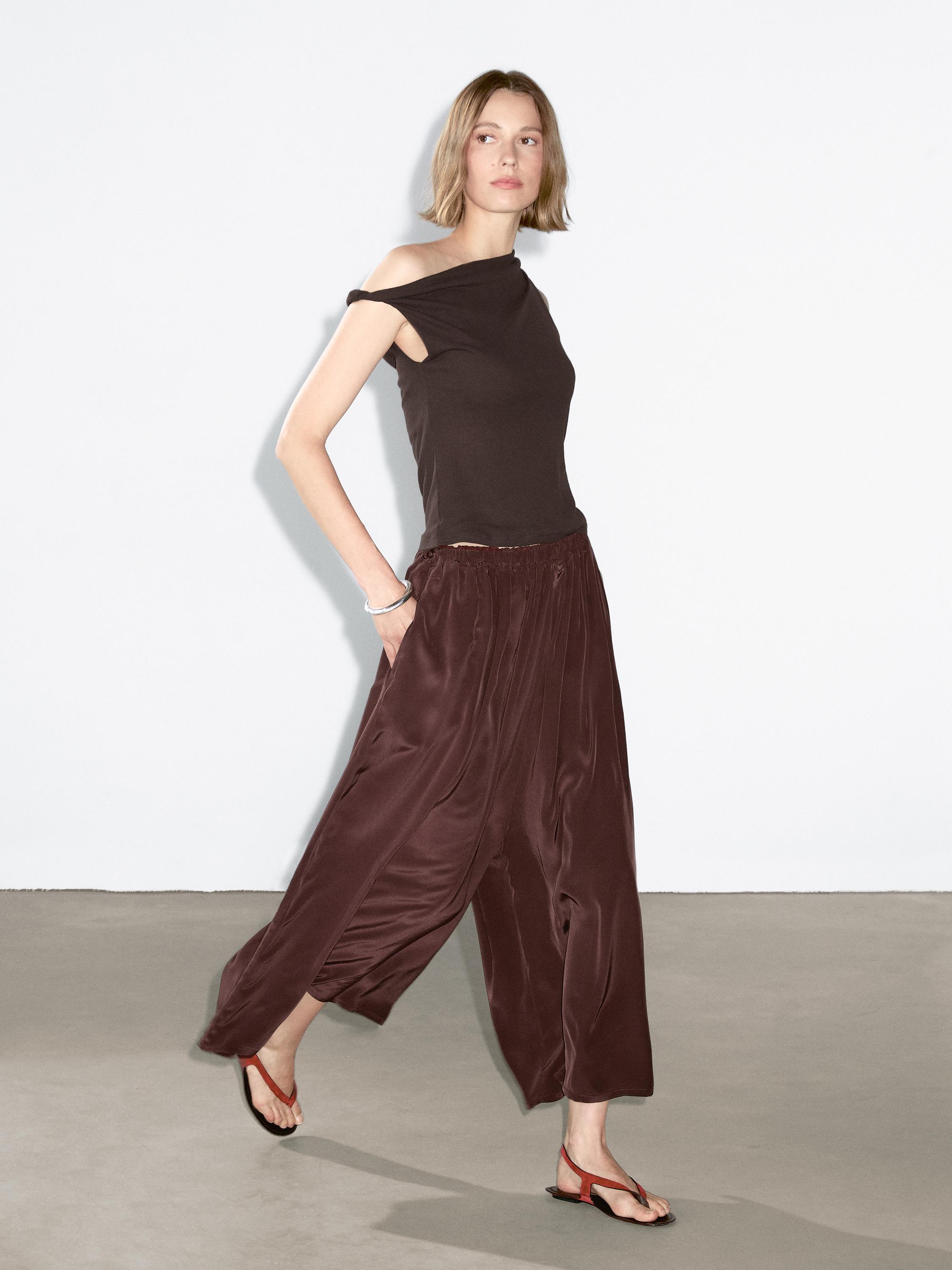 Flowing technical fabric skort