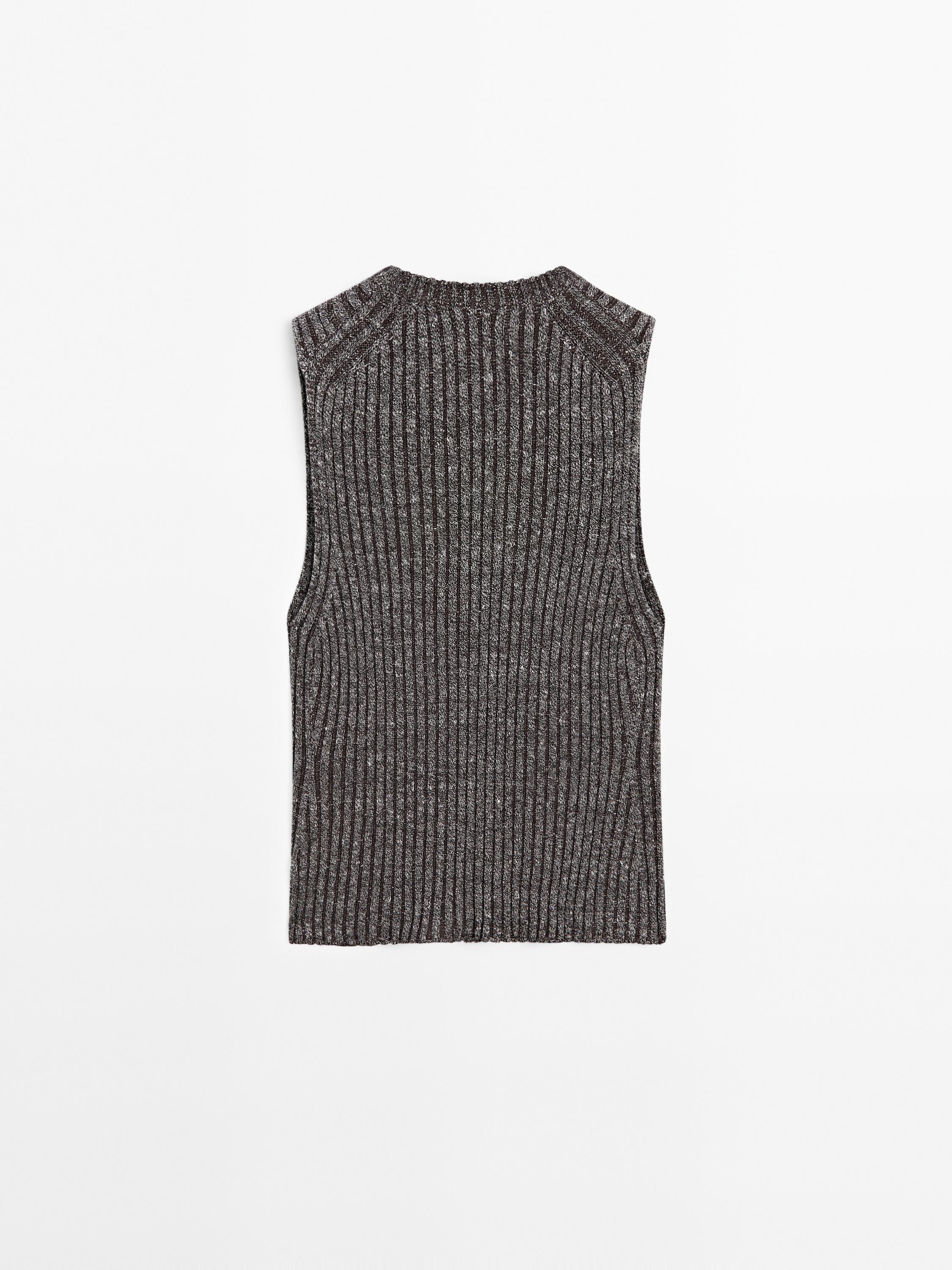 Knit top with trim design