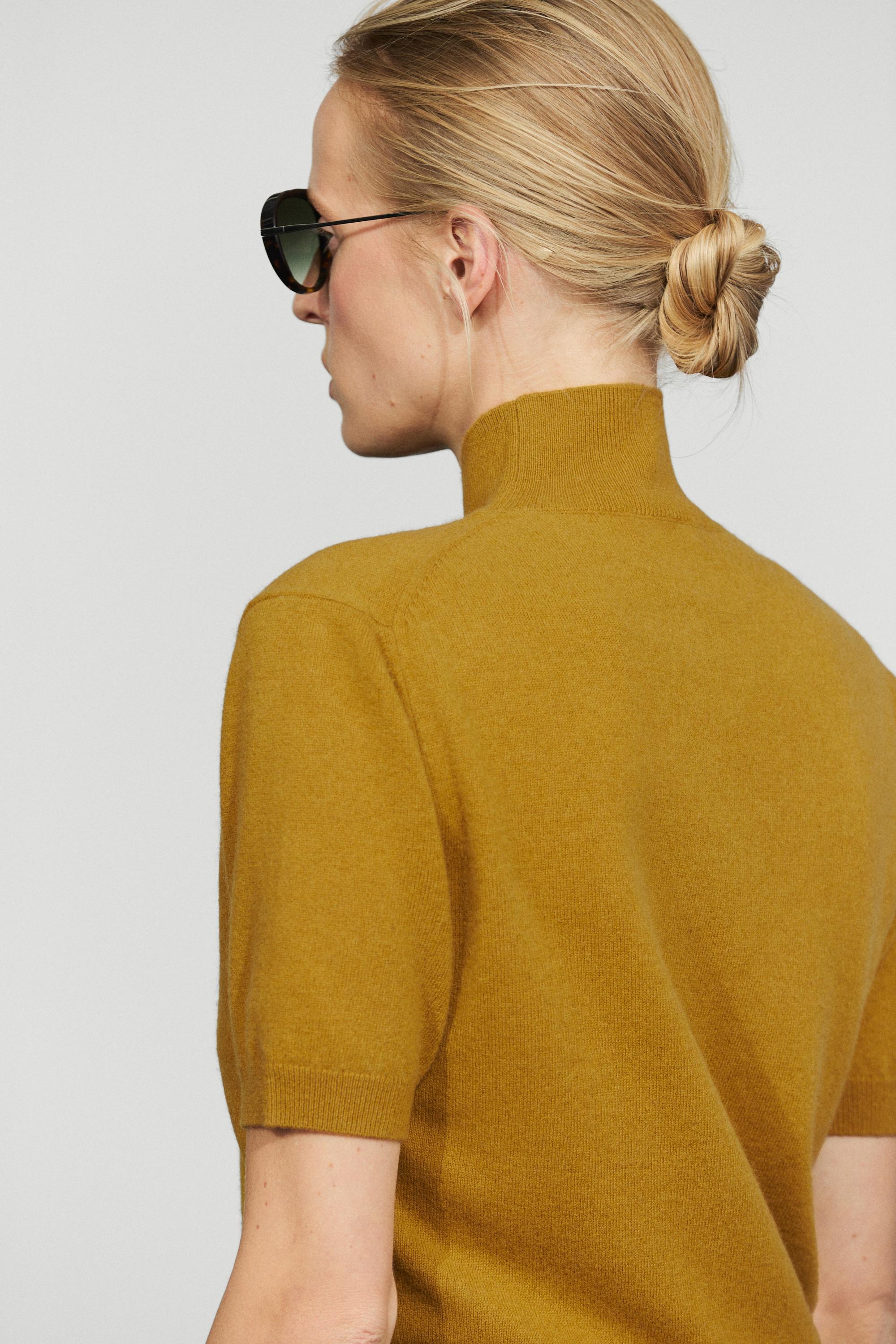 Wool-cashmere blend short sleeve knit sweater — MUSTARD YELLOW