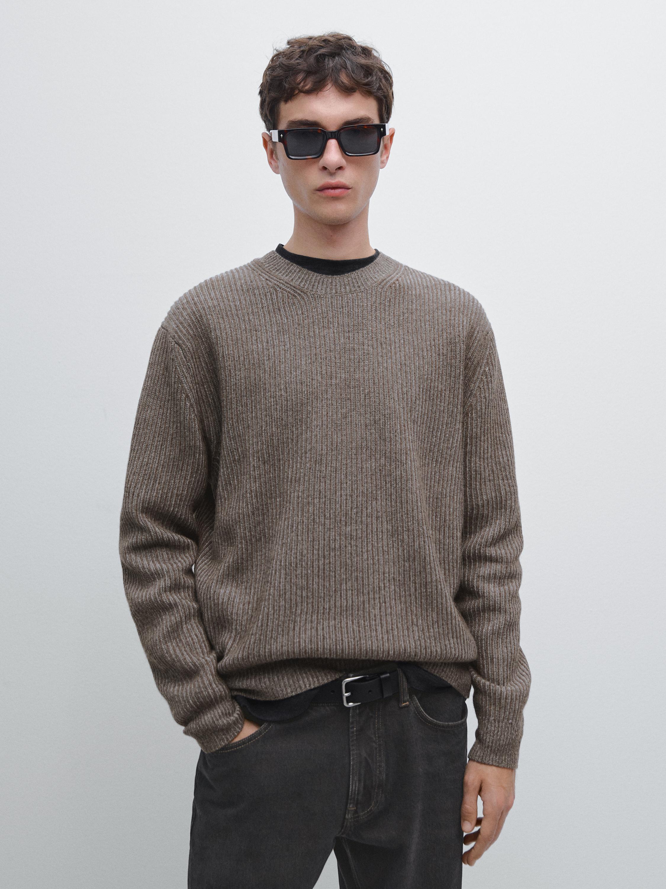 Sweter leher bulat campuran wol