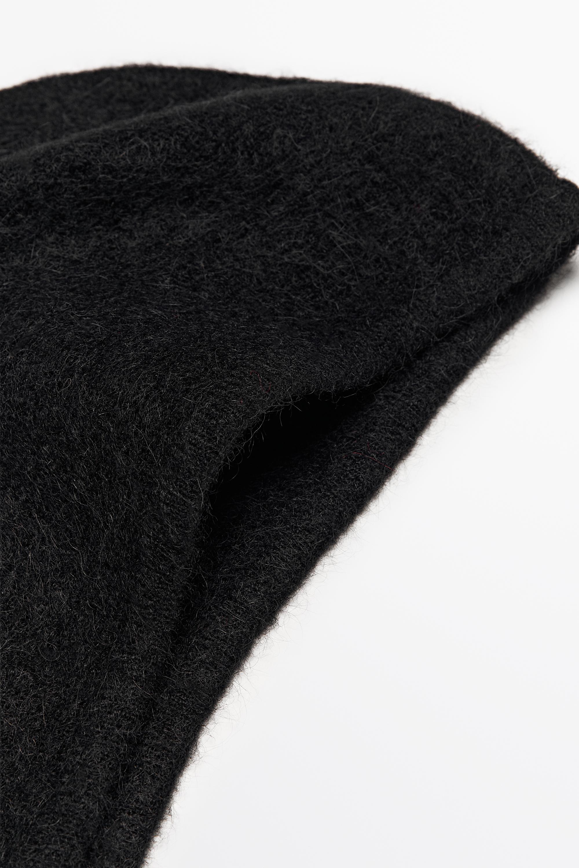 Alpaca blend knit beanie — BLACK