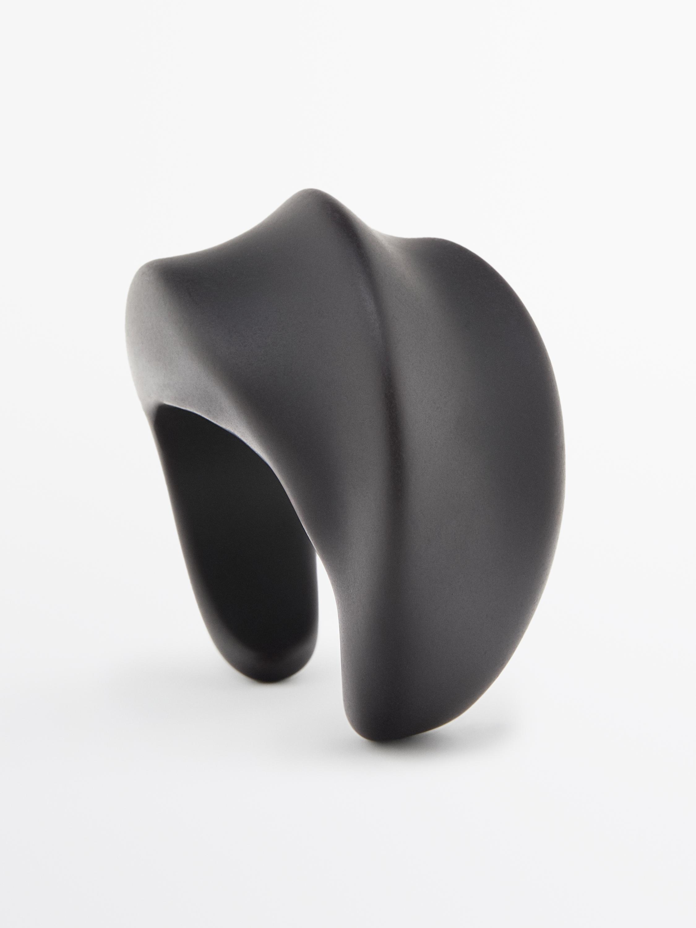 Wide moulded bracelet — BROWN