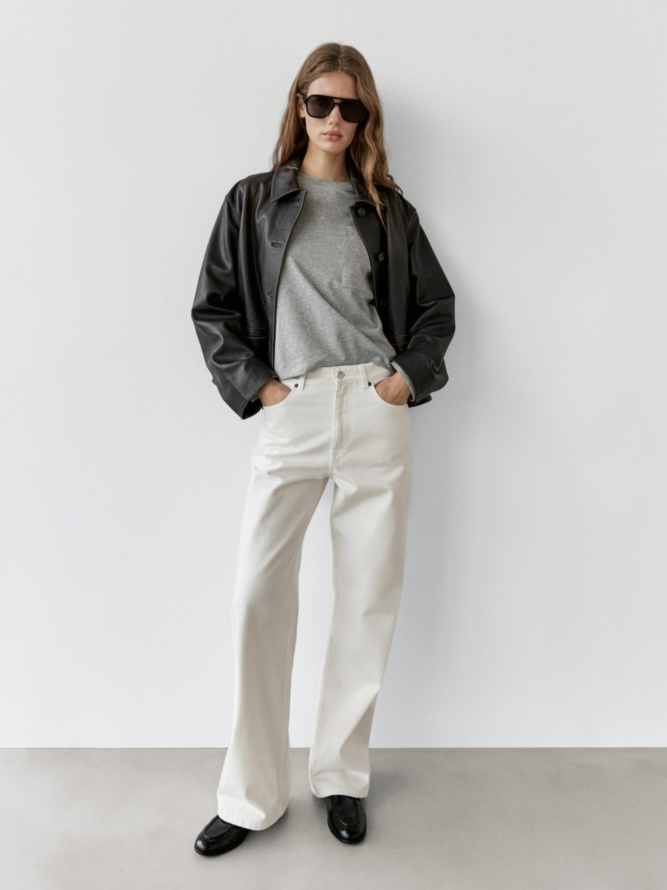 Xhinse me shtat të mesëm këmbëgjerë me masë të lirshme