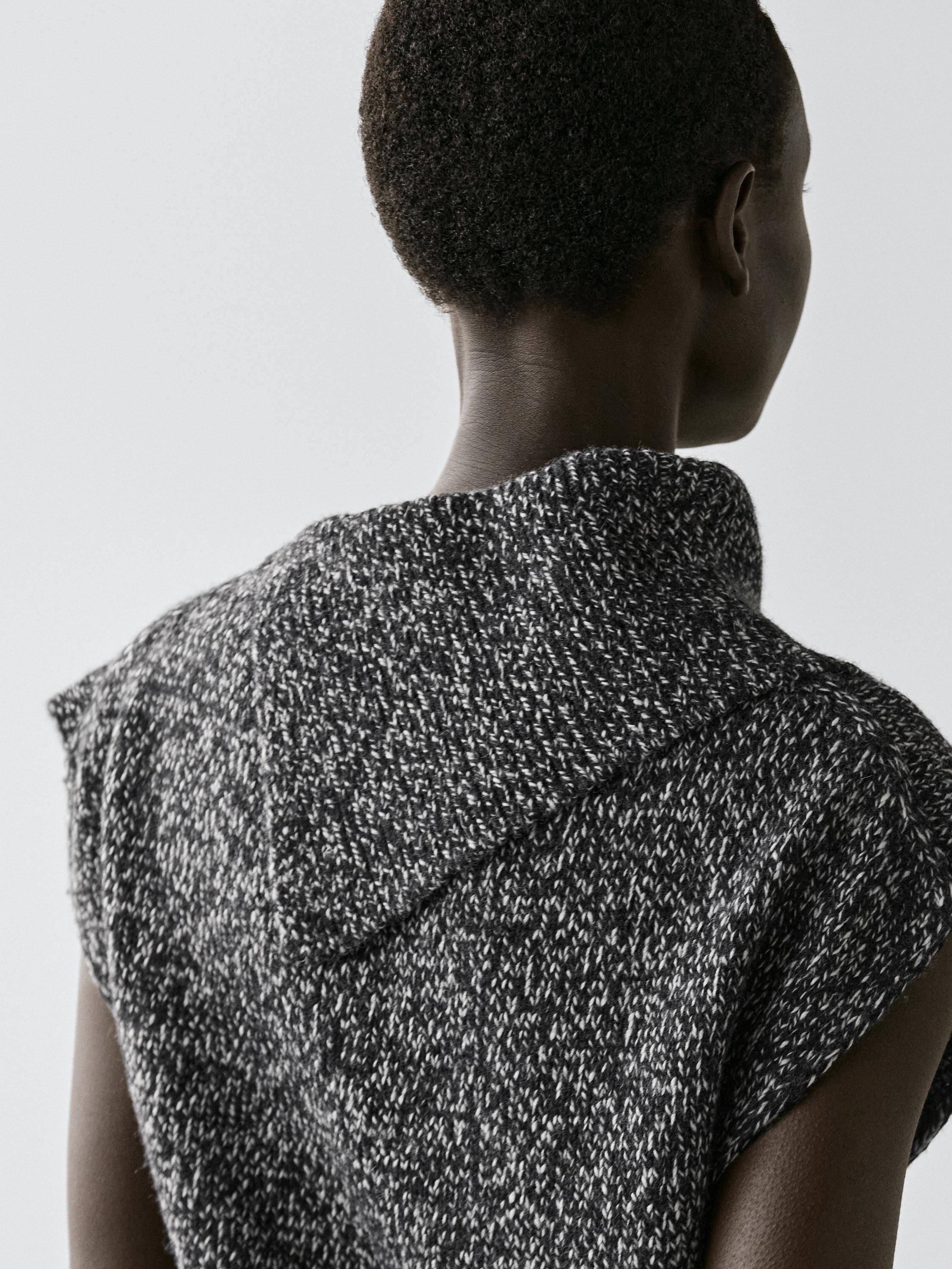 Mouliné knit vest with collar detail — BLACK