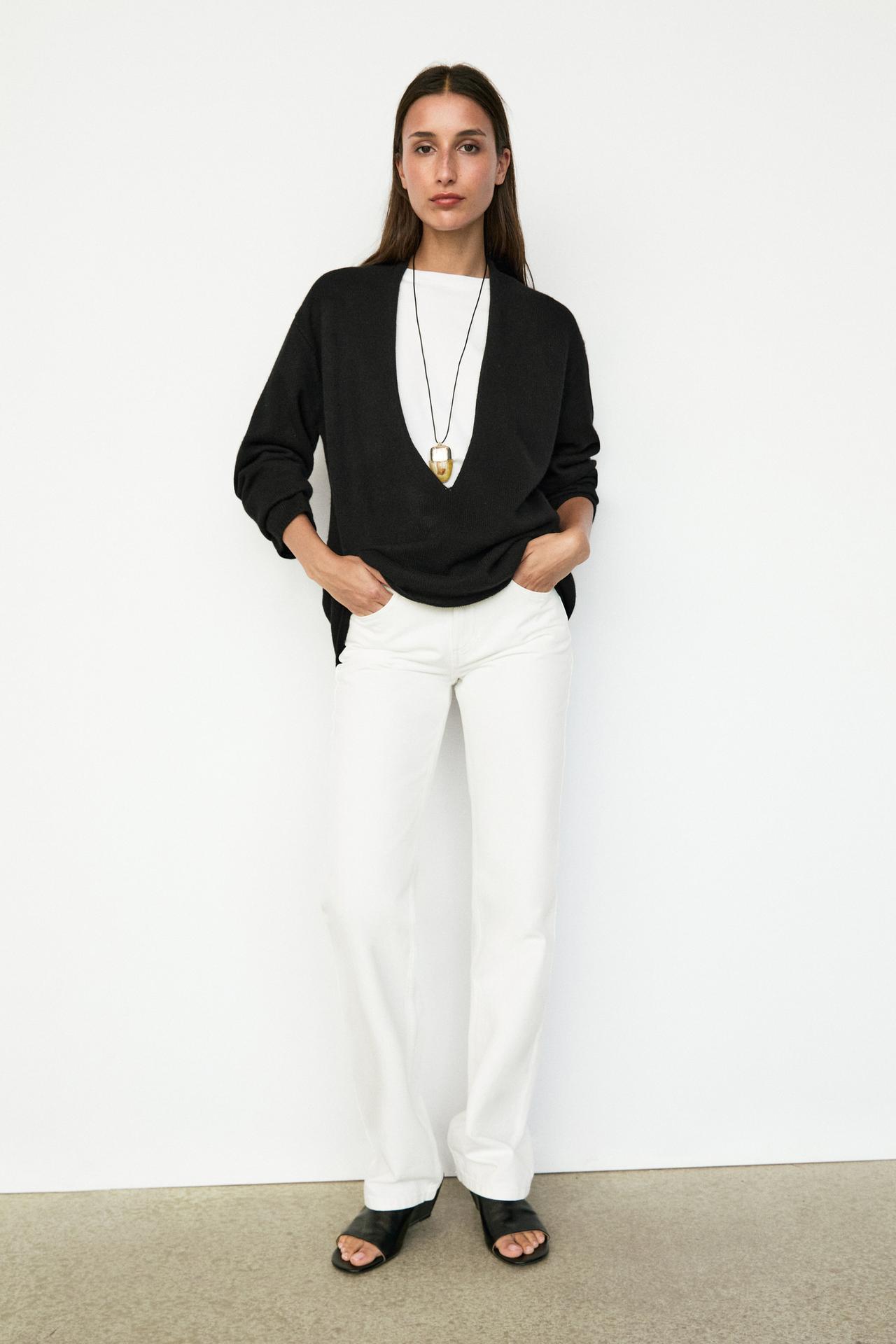 100% Cashmere V-Neck Knit Sweater — BLACK