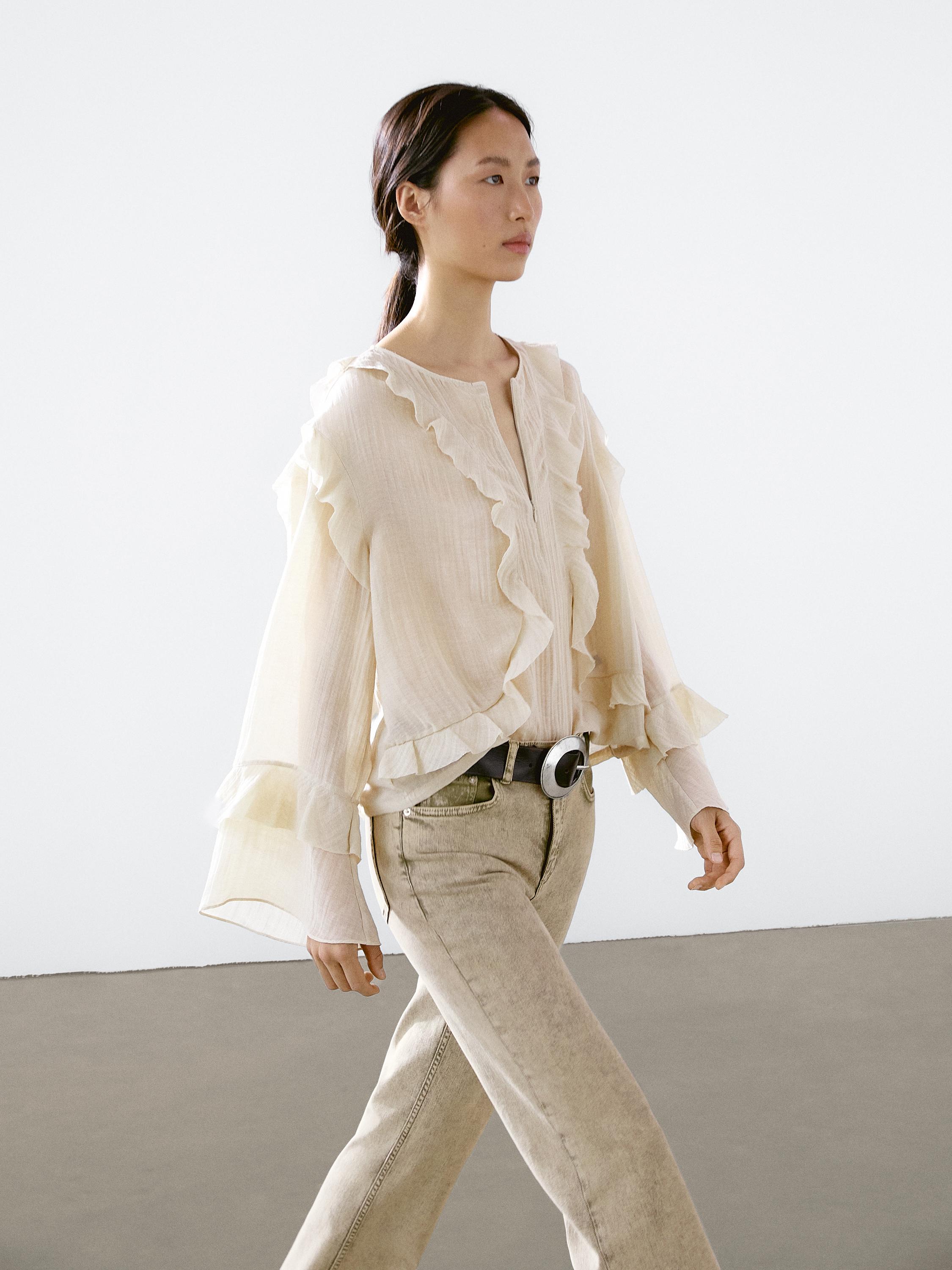 بنطلون جينز من القطن المخلوط بقصة مستقيمة وخصر متوسط