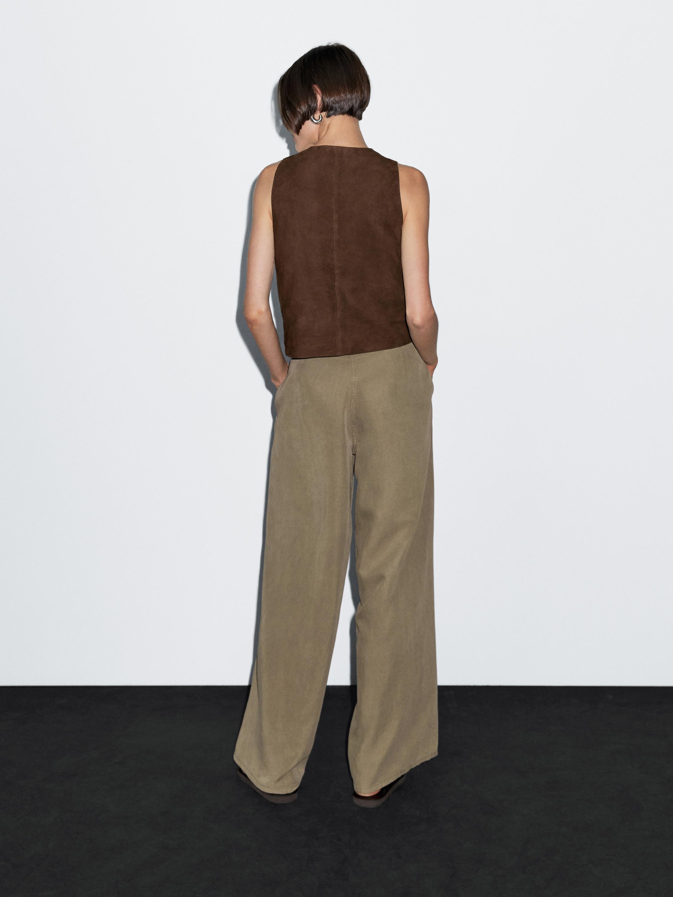 Flowing barrel fit trousers with seam detail