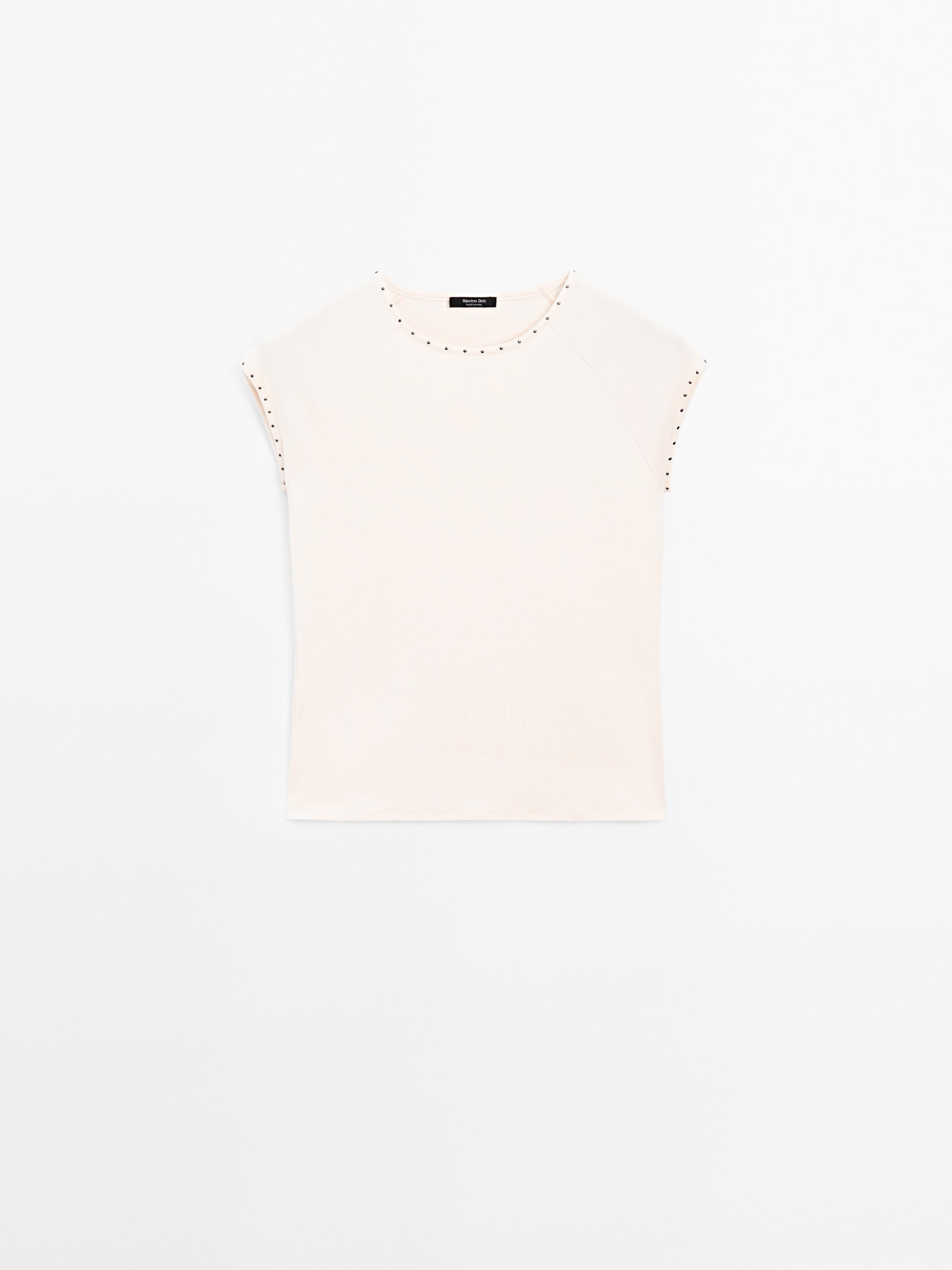 Camiseta manga corta detalle tachuelas