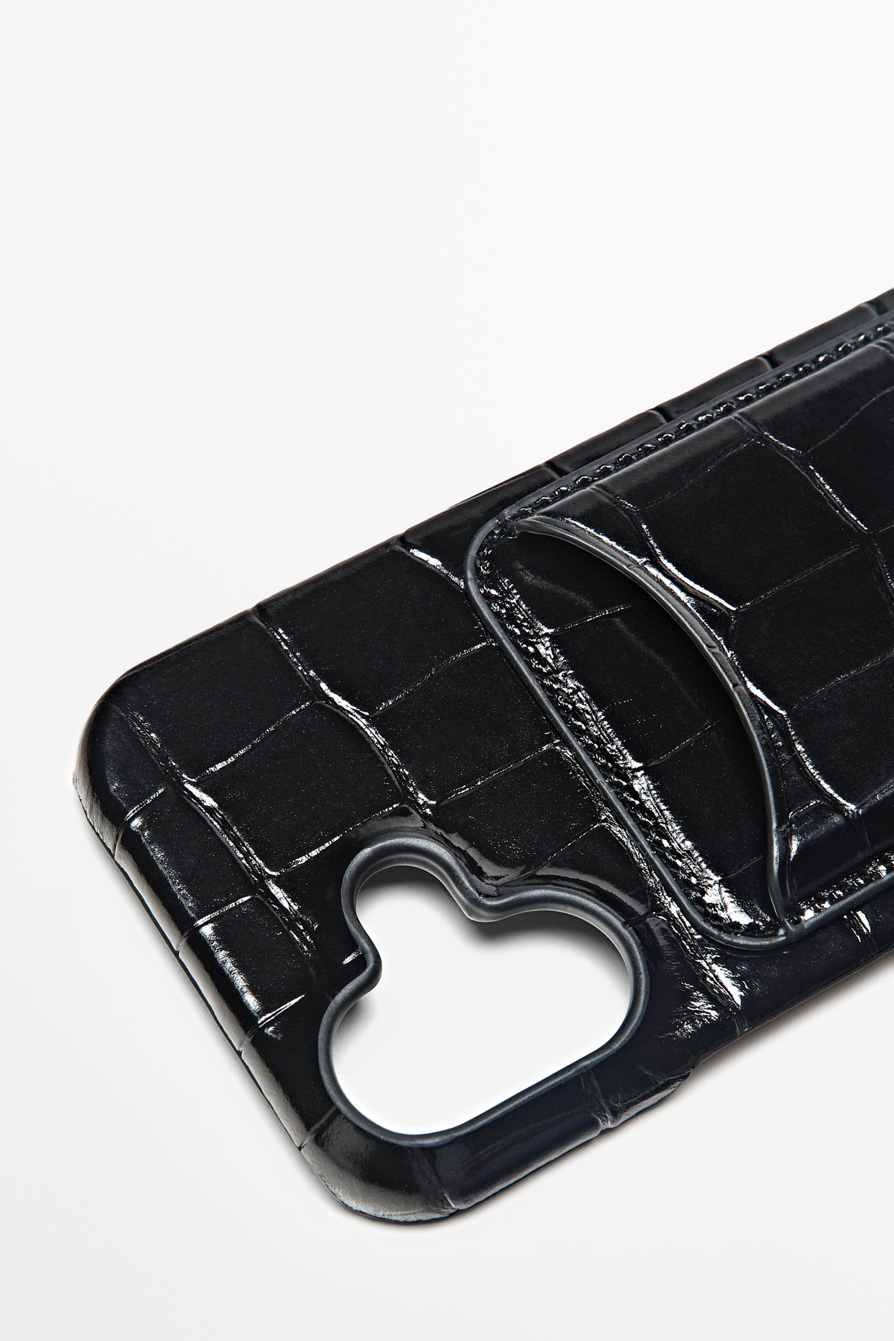 Textured Nappa leather iPhone 17 case — BLACK