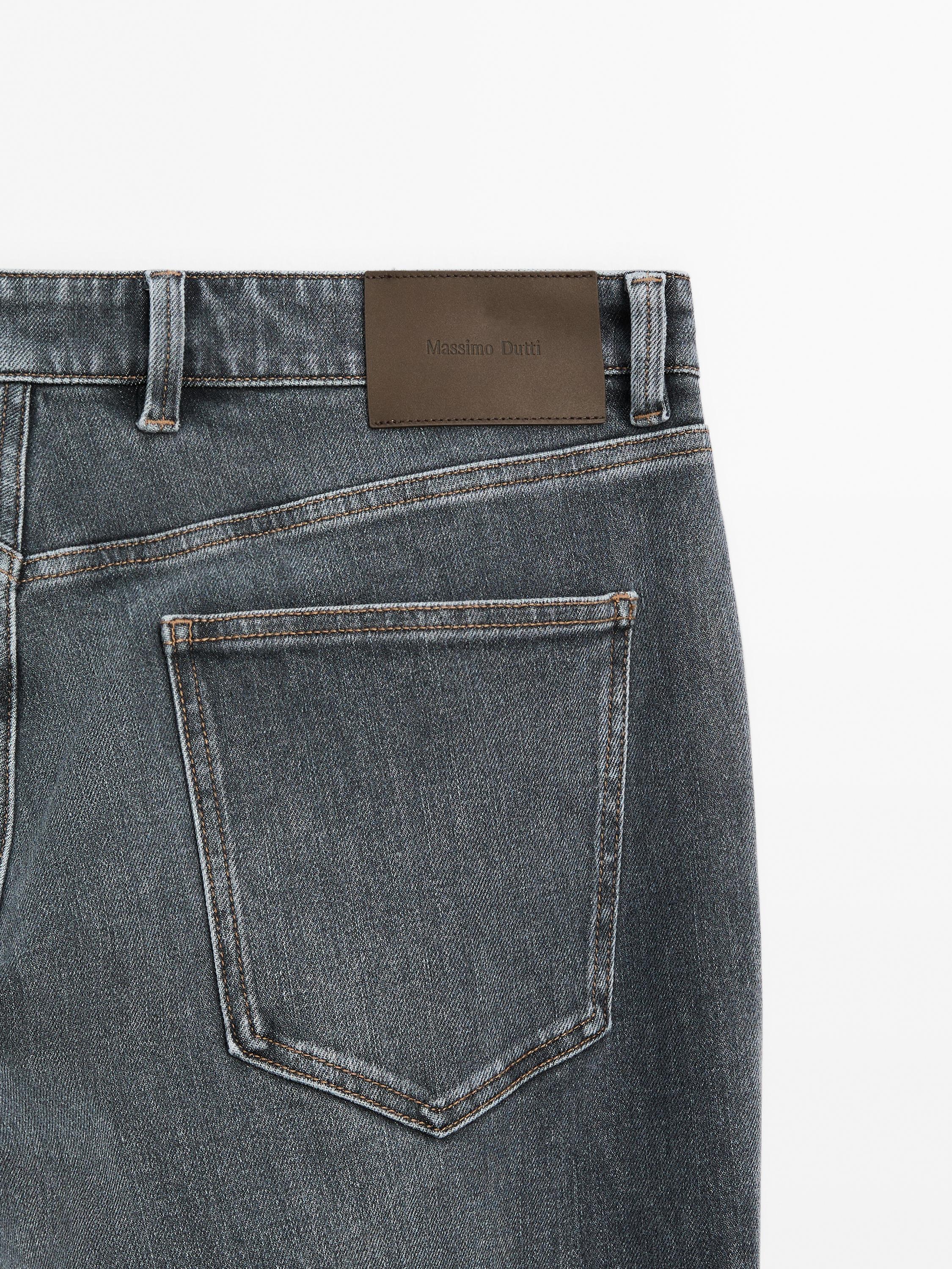 Tapered fit jeans