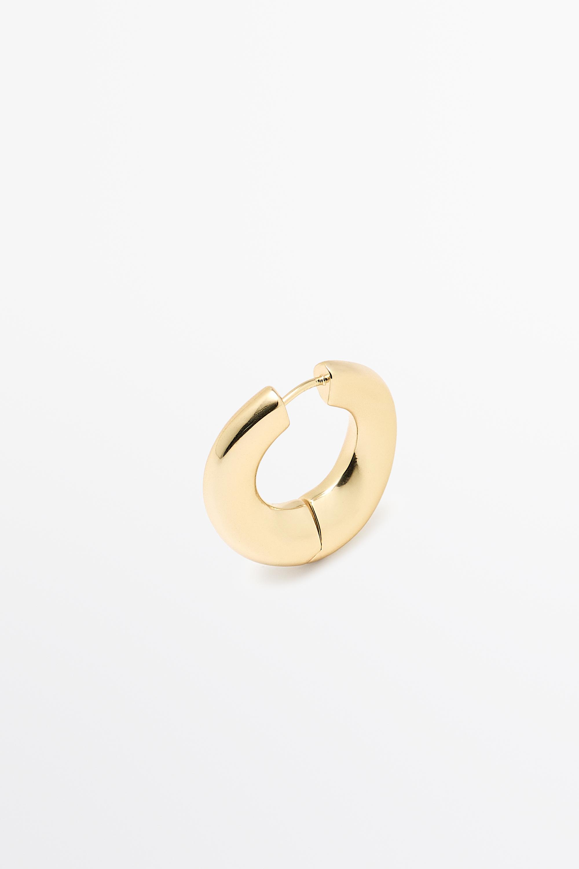 Voluminous hoop earrings — GOLDEN