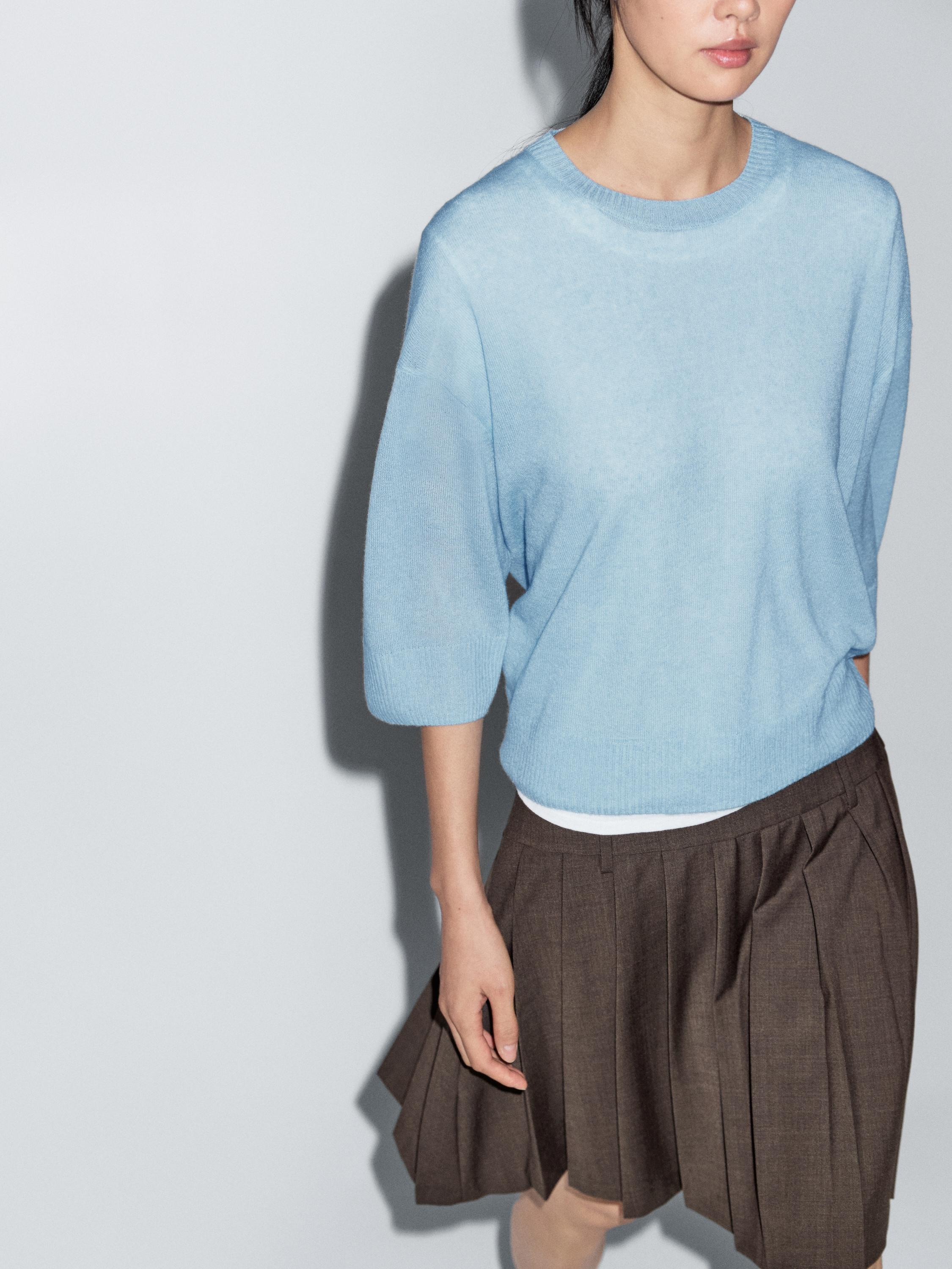 Loose-fitting wool blend sweater