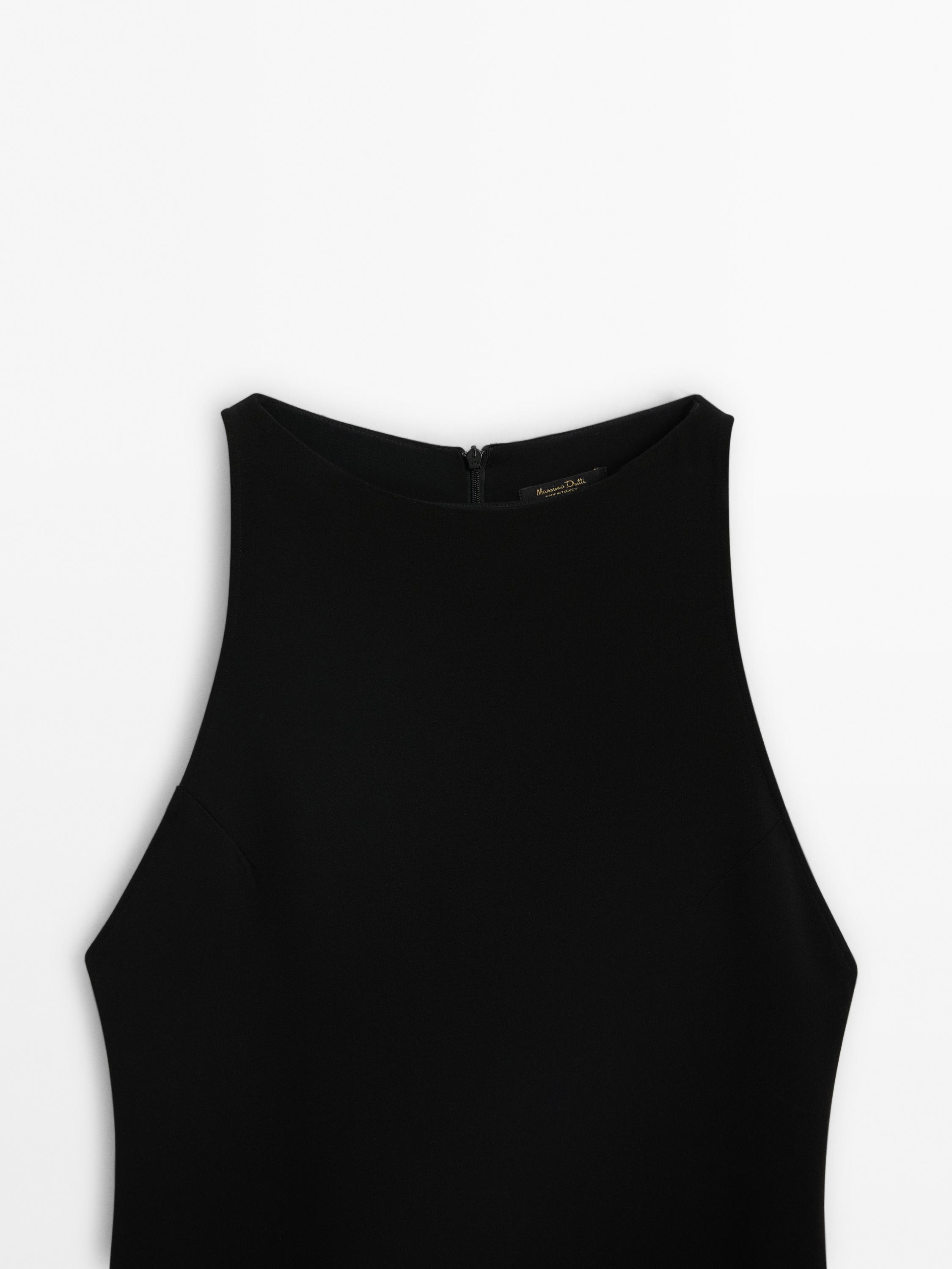 Vestido midi com decote redondo