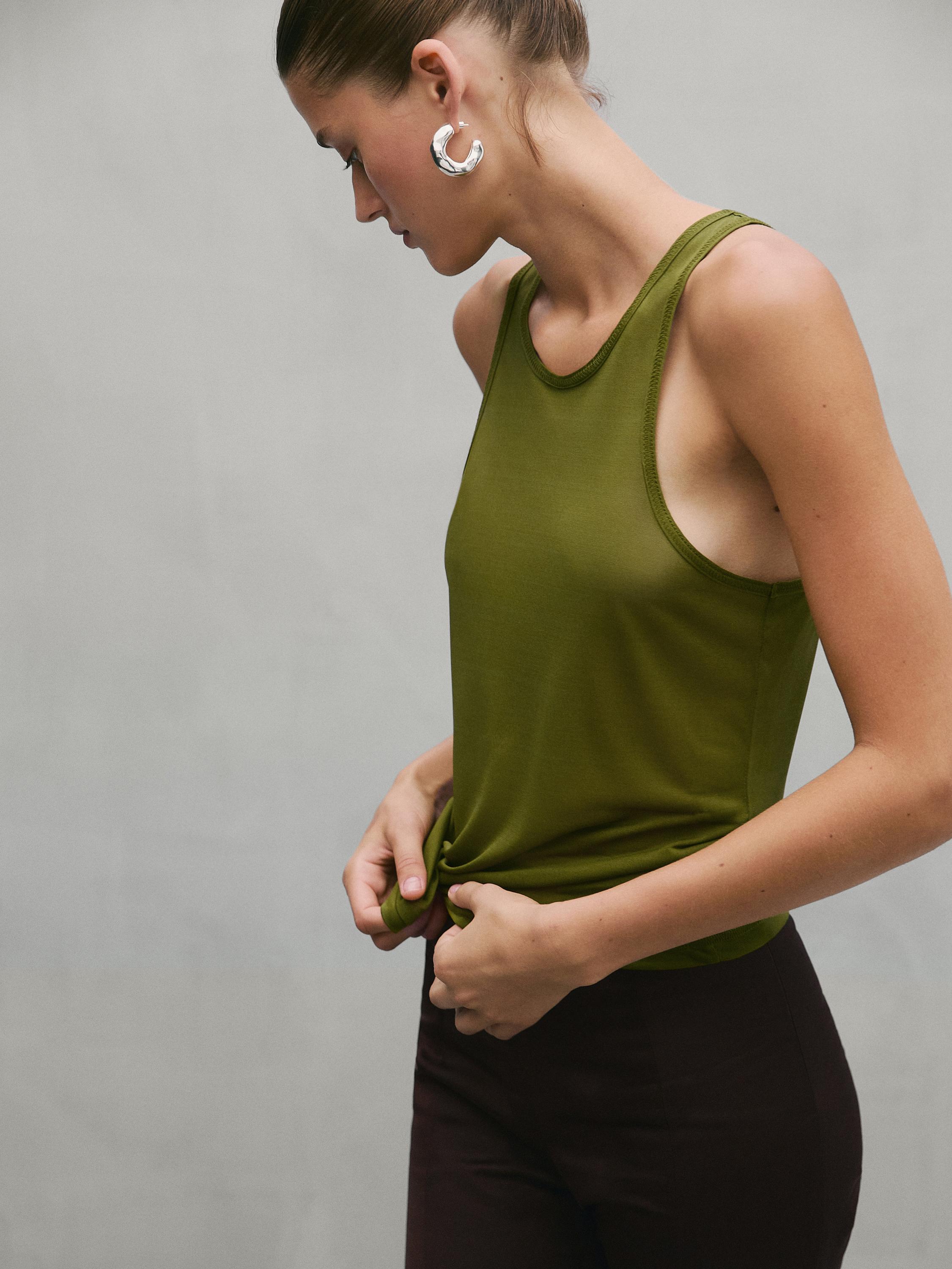 أقراط حلقية منحنية بارزة الملمس