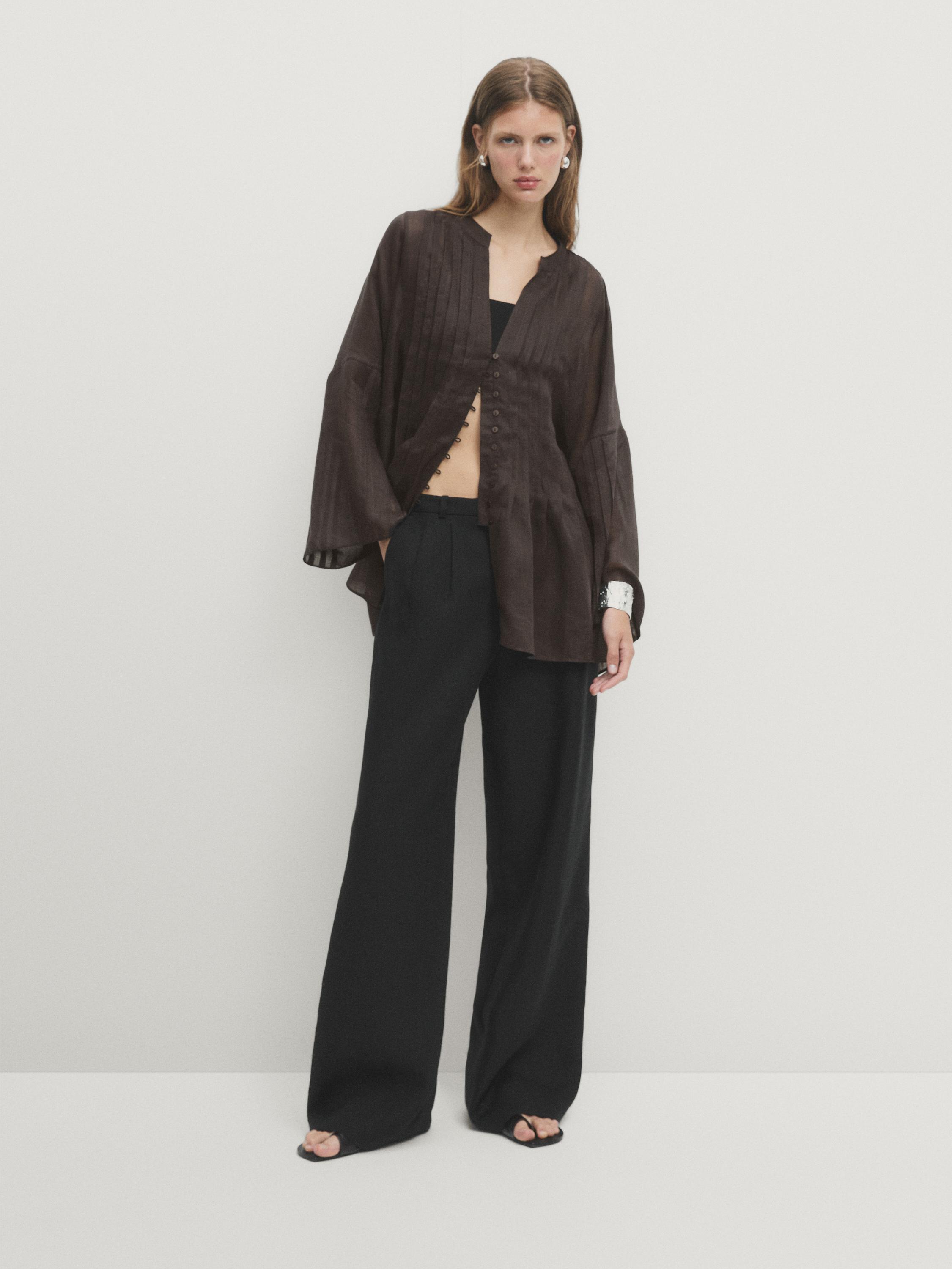 Camicia con ramiè e dettaglio di pieghe