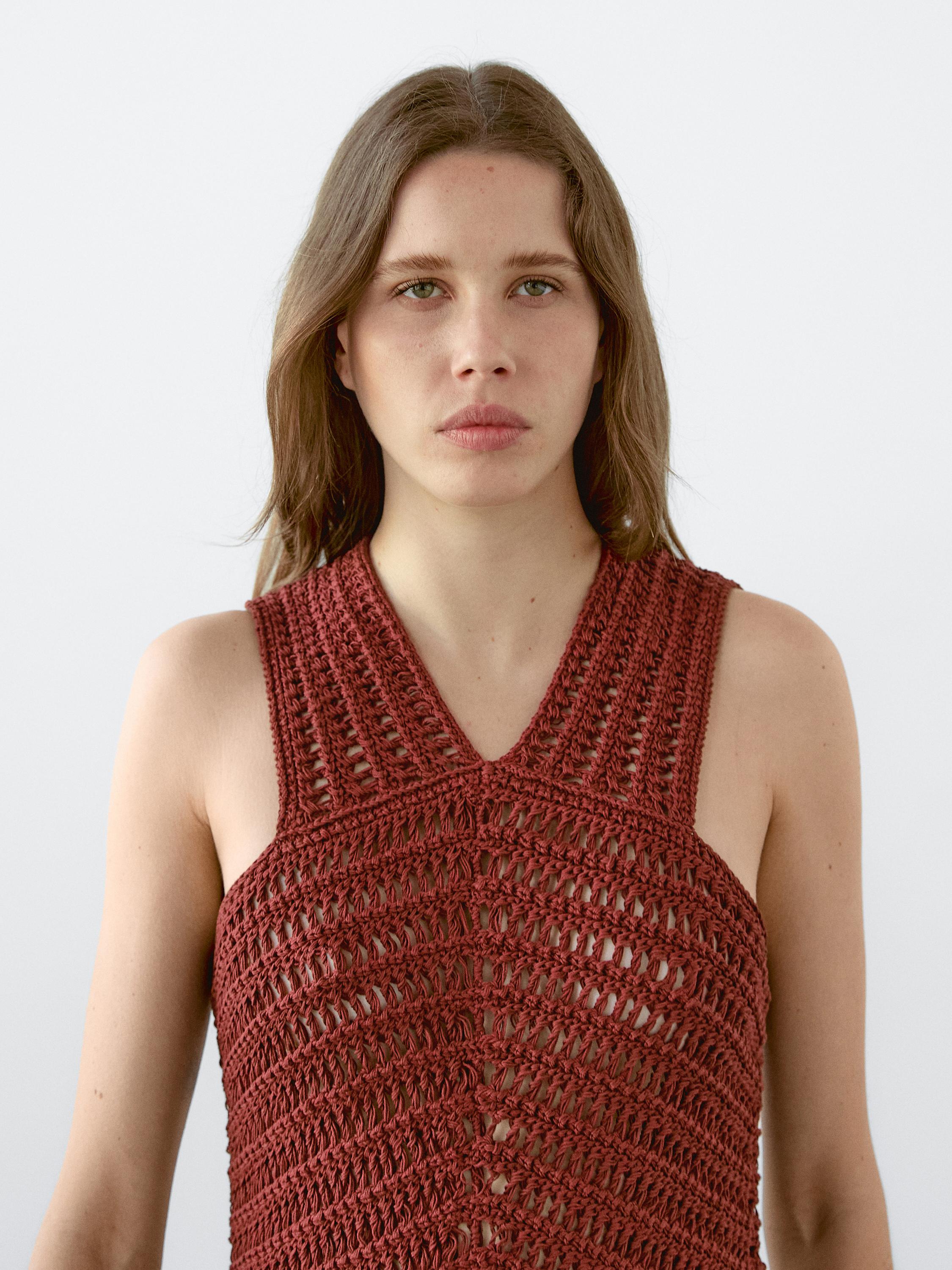 Ažurový háčkovaný top