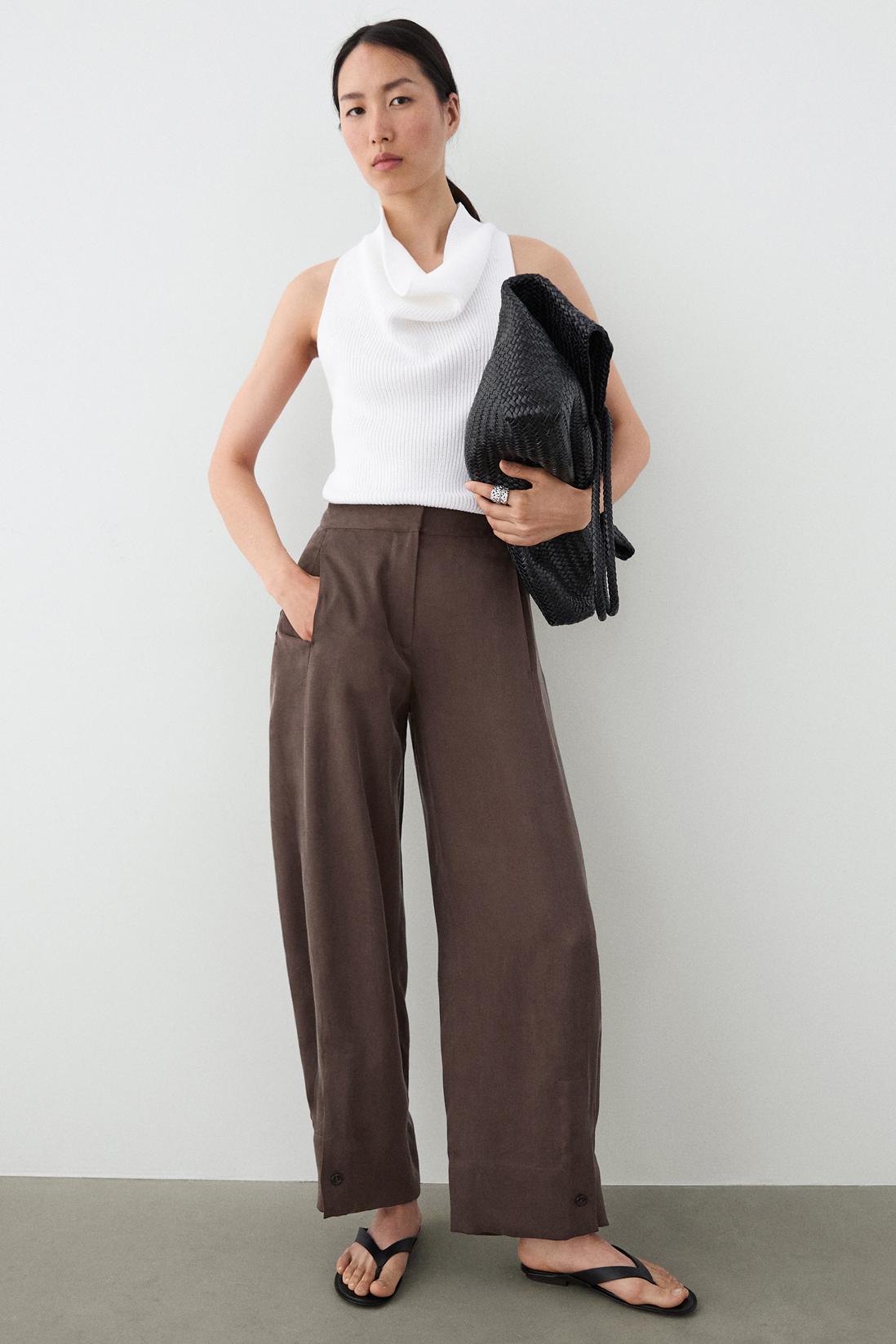Total look flowing trousers with buttoned hems — PLUM