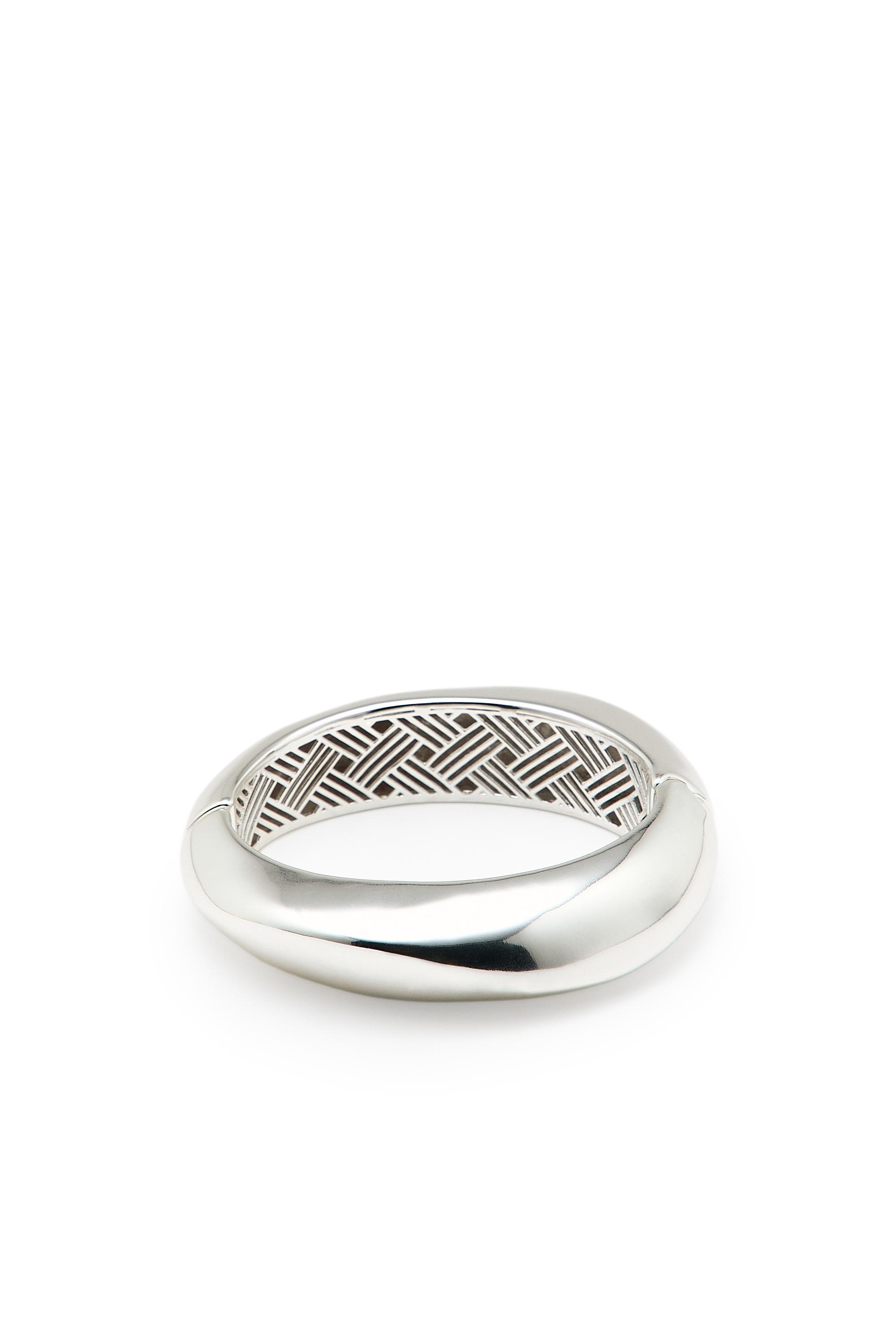 Smooth hinged bracelet — SILVER