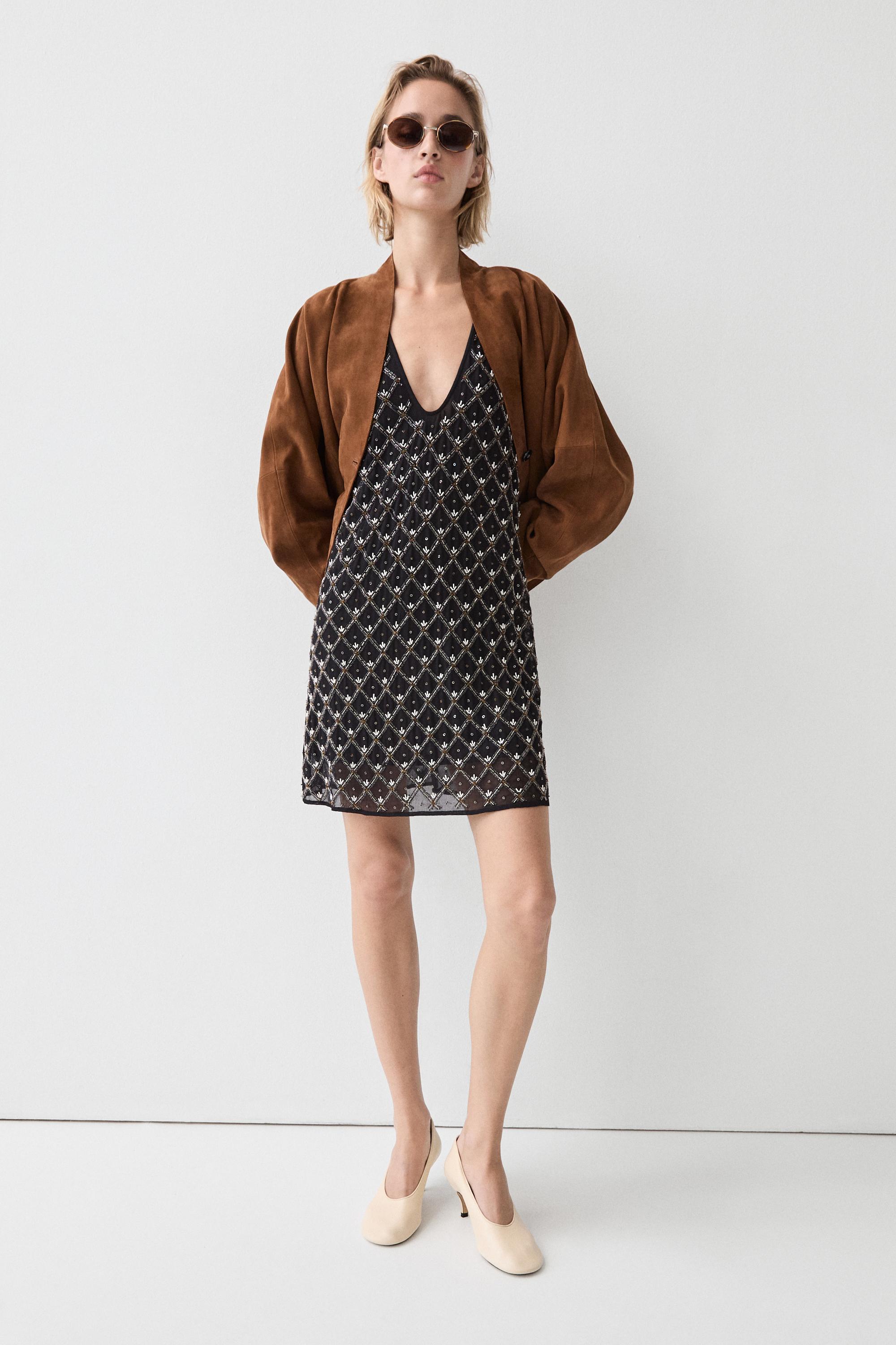 Suede V-neck balloon jacket — CAMEL