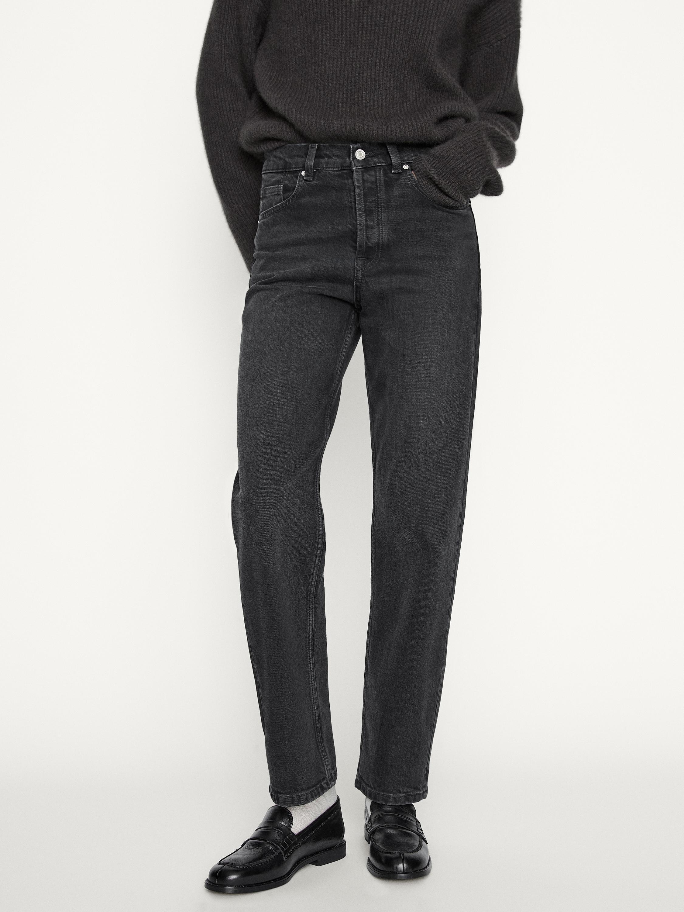 Mid-rise straight-leg comfort jeans