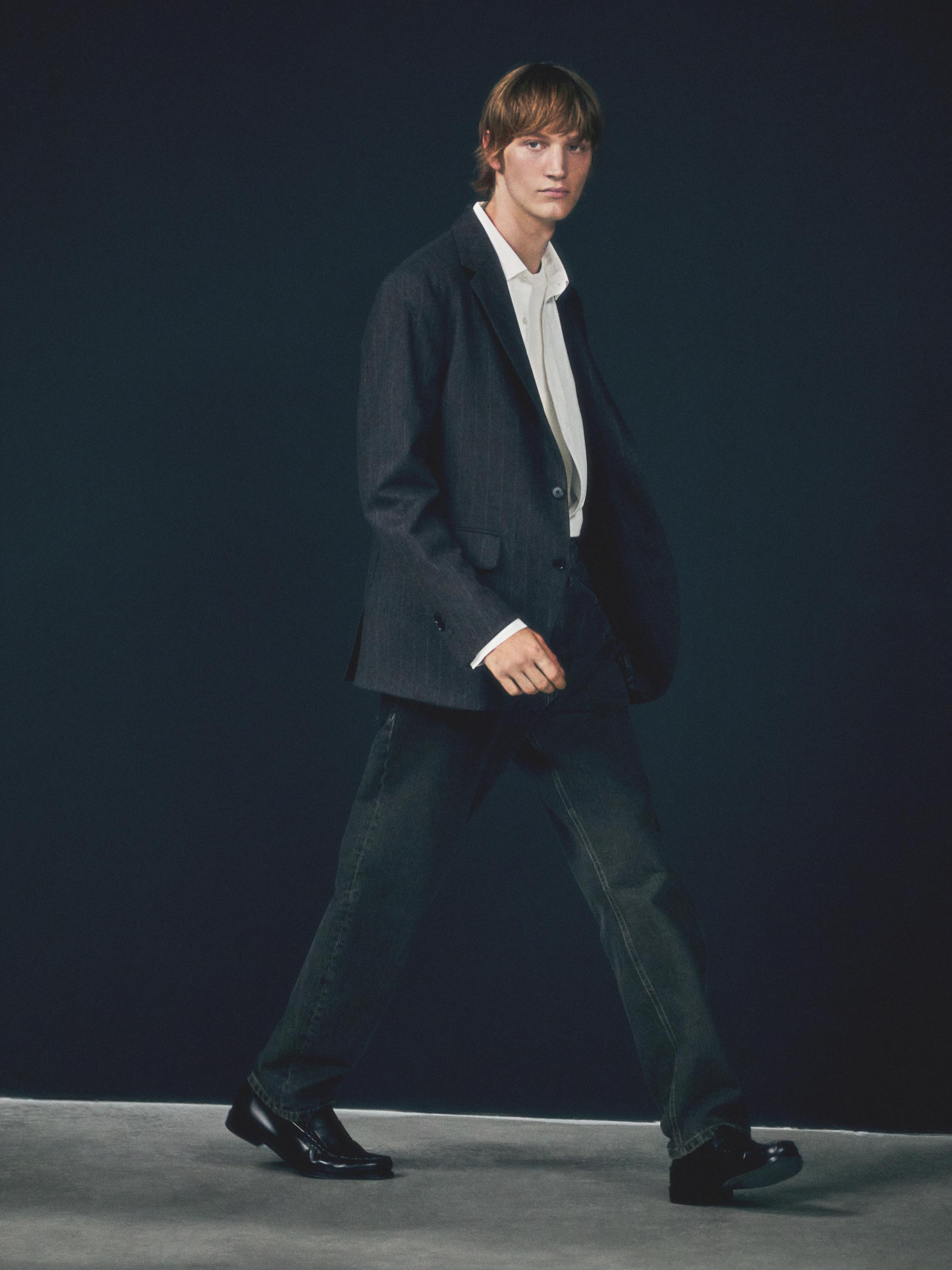 Lightweight relaxed fit jeans