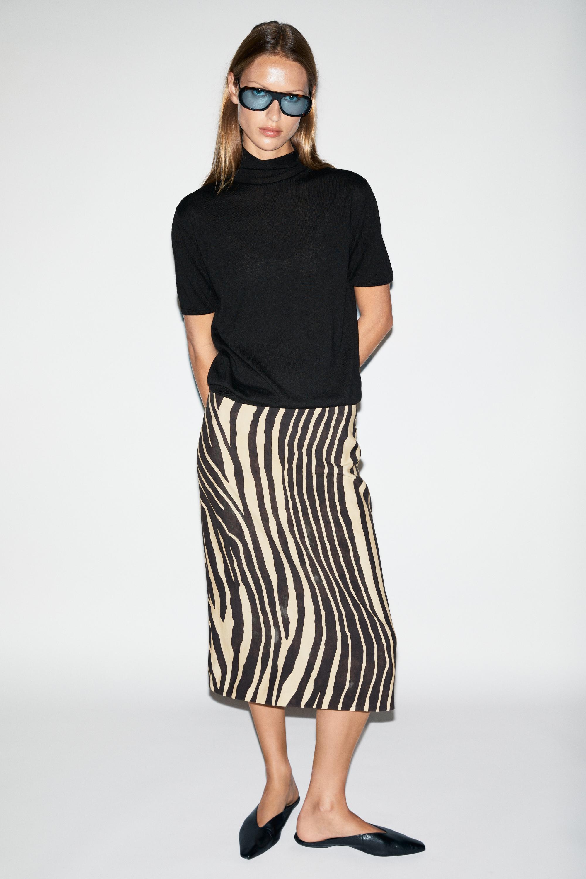 Flowing tube mini skirt