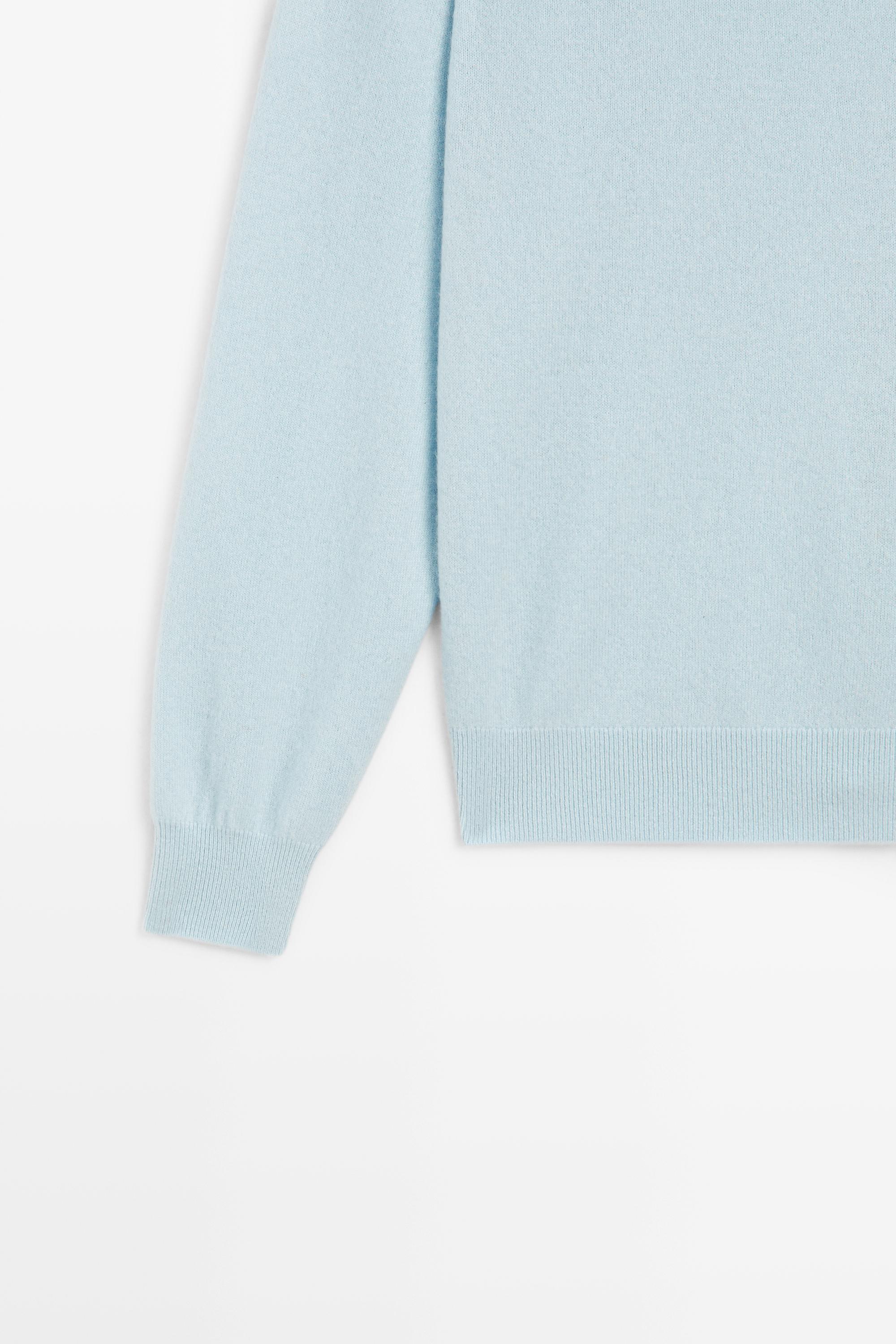 100% cashmere long sleeve sweater — Light blue