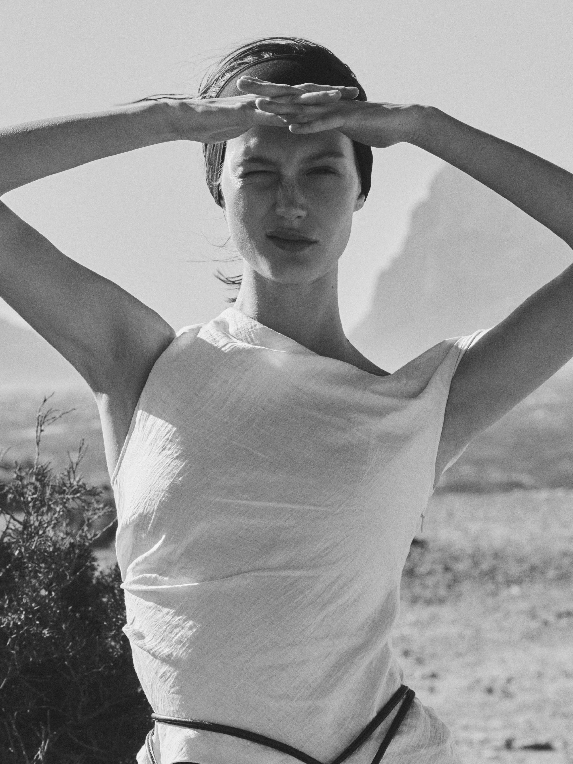 Asymmetric top with knot detail — BEIGE